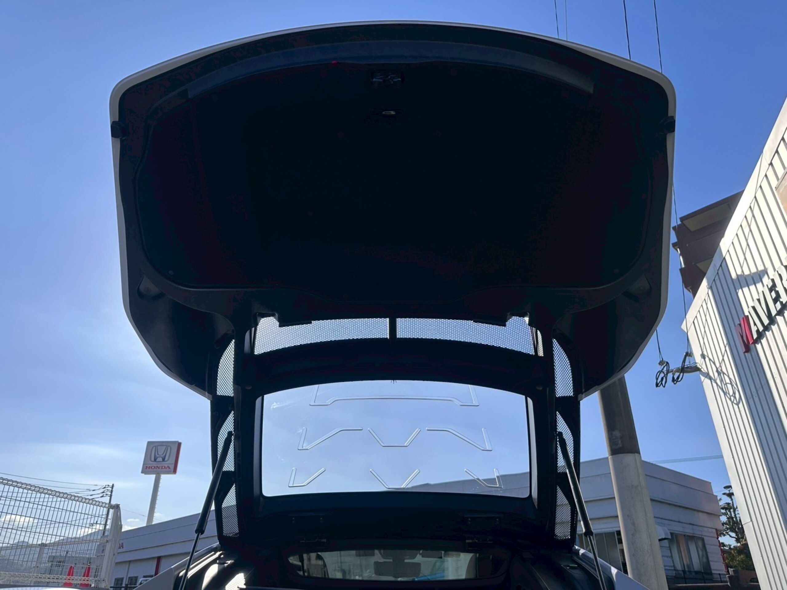 2022 Maserati MC20 - マセラティ MC20 3.0 エクステリアカーボンファイバーPKGマッドフィニッシュエキゾーストカーボンFRスプリッターRRデュヒューザーカーボンファイバードアシルカーボンインテリア/ルーフ/エンジンカバー/リアスポイラー/リフターLSD