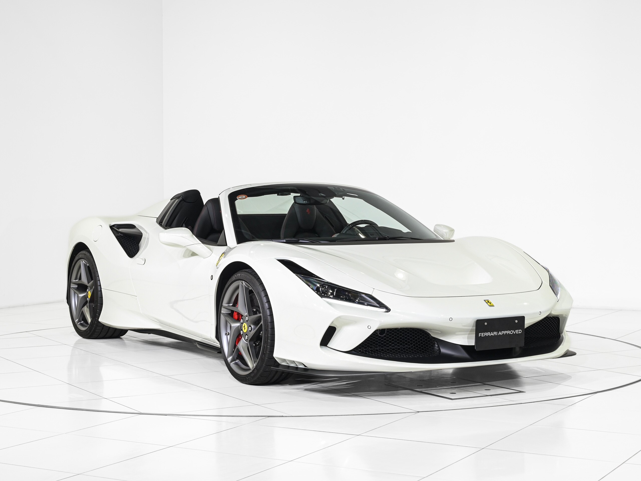 2022 Ferrari F8Spider - フェラーリ F8スパイダー F1 DCT LED付カーボンファイバー製ドライバー・ゾーン 20インチ・マットグリジオコルサ鍛造ホイール サスペンションリフター カーボンファイバー製サイド・エアインテーク・スプリッター