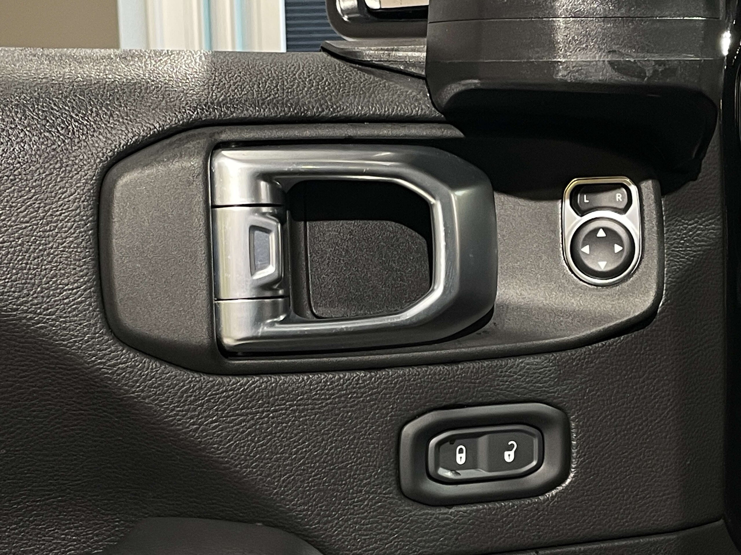 2022 Jeep Wrangler - ジープ ラングラー アンリミテッド ルビコン 4xe 4WD PHEV/純正ナビ/黒革シート/シートヒーター/ステアリングヒーター/バックカメラ/サイドビューカメラ/フロントカメラ/ETC2.0/ブラインドスポットモニター/アダプティブクルーズコントロール/カープレイ