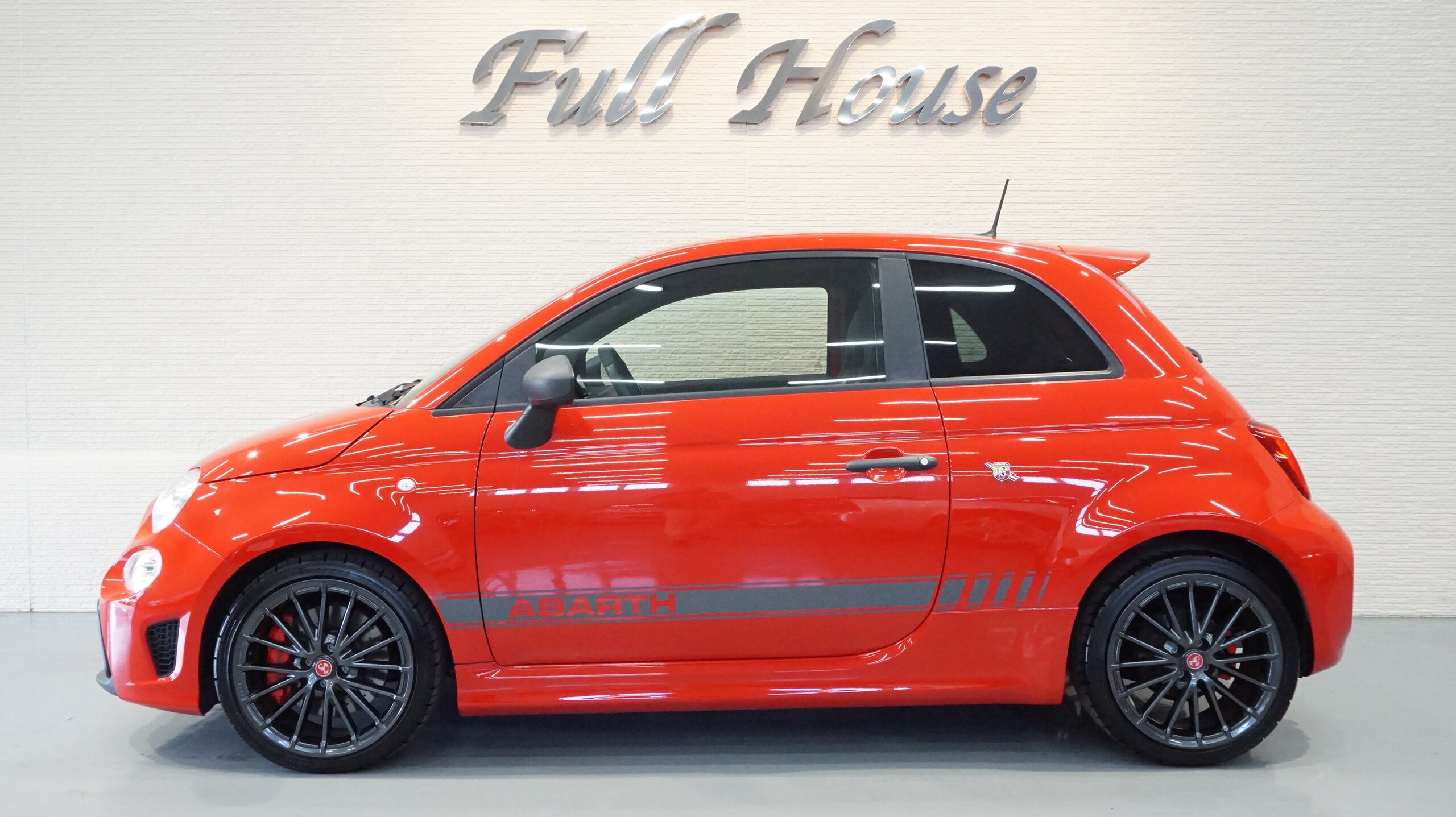 2022 Abarth 595 - 2022 أبارث 595