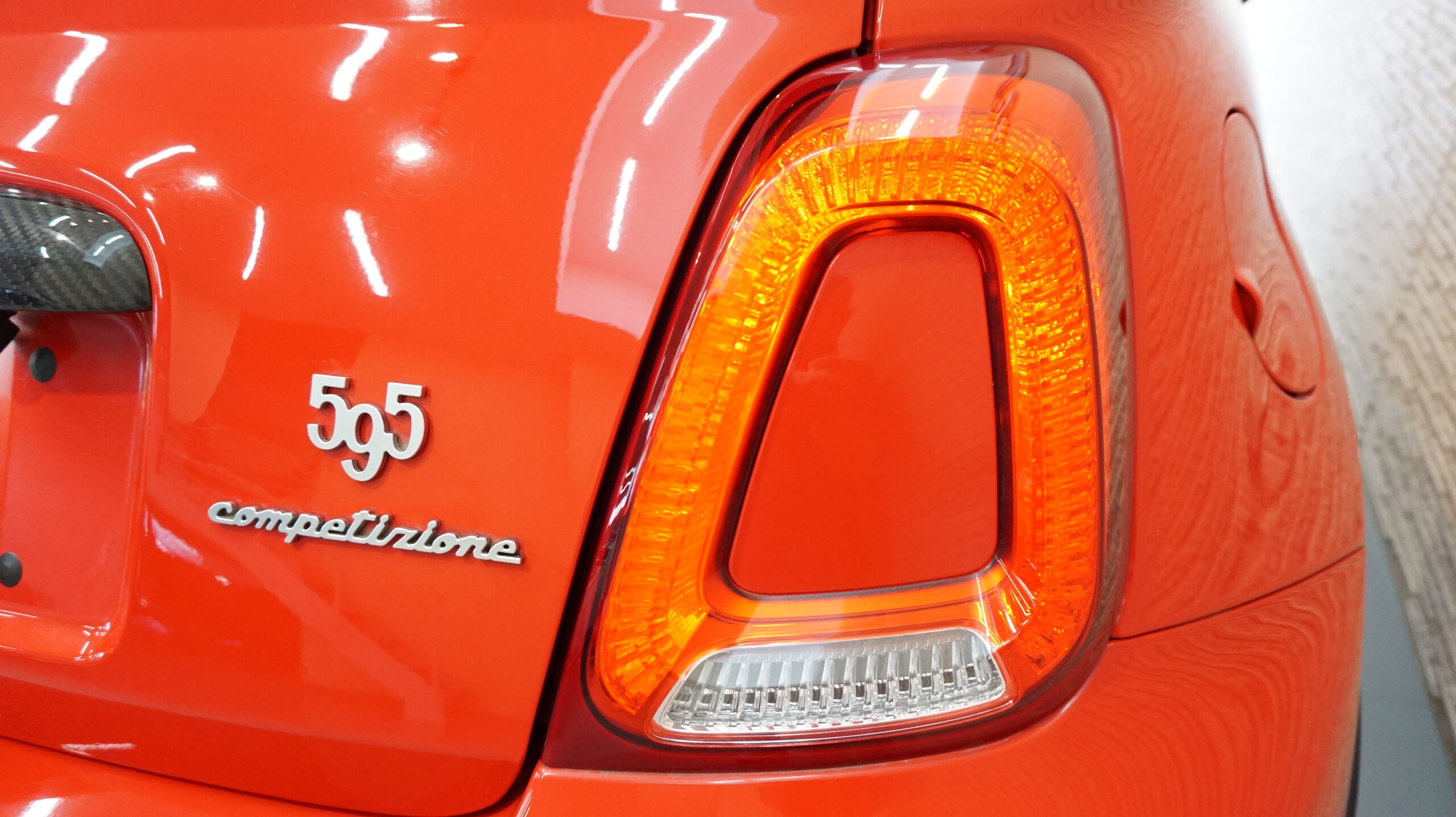2022 Abarth 595 - 2022 أبارث 595