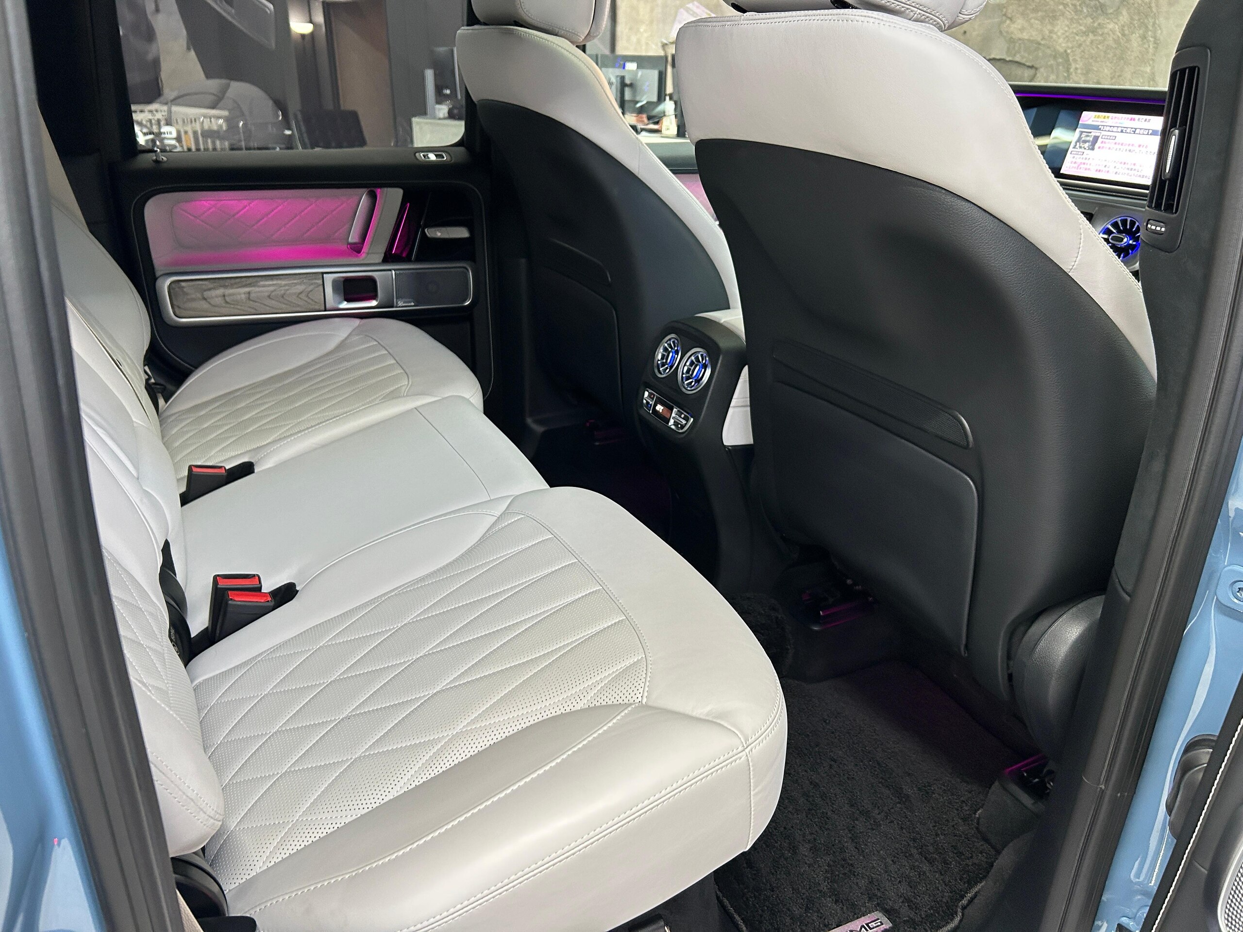 2022 Mercedes-AMG G-Class - メルセデスＡＭＧ Gクラス G63 4WD 世田谷SPオーダー G63限定カラー ナイトパッケージ ホワイトレザーシート 電動サイドステップ サンルーフ AMG22インチAW 低ダストパッド IWCウォッチ ボディコーティング 取説 整備手帳 スペアキー