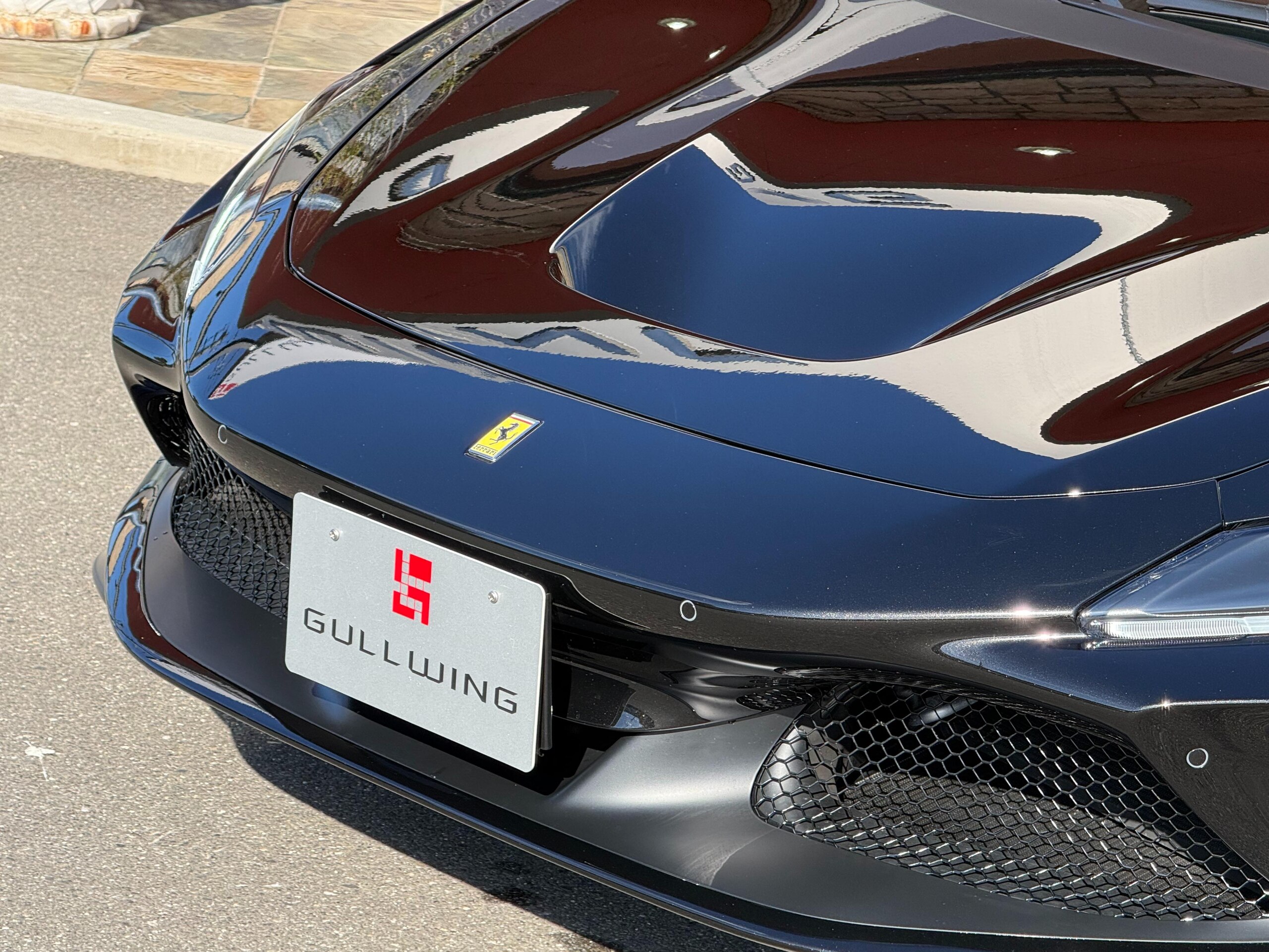2022 Ferrari F8Spider - フェラーリ F8スパイダー F1 DCT カーボンレーシングシート&センターブリッジ&ダッシュインサート&ドライバーゾーン+LEDs サスペンションリフター 鍛造20インチAW イエローブレーキキャリパー レッドレブカウンター