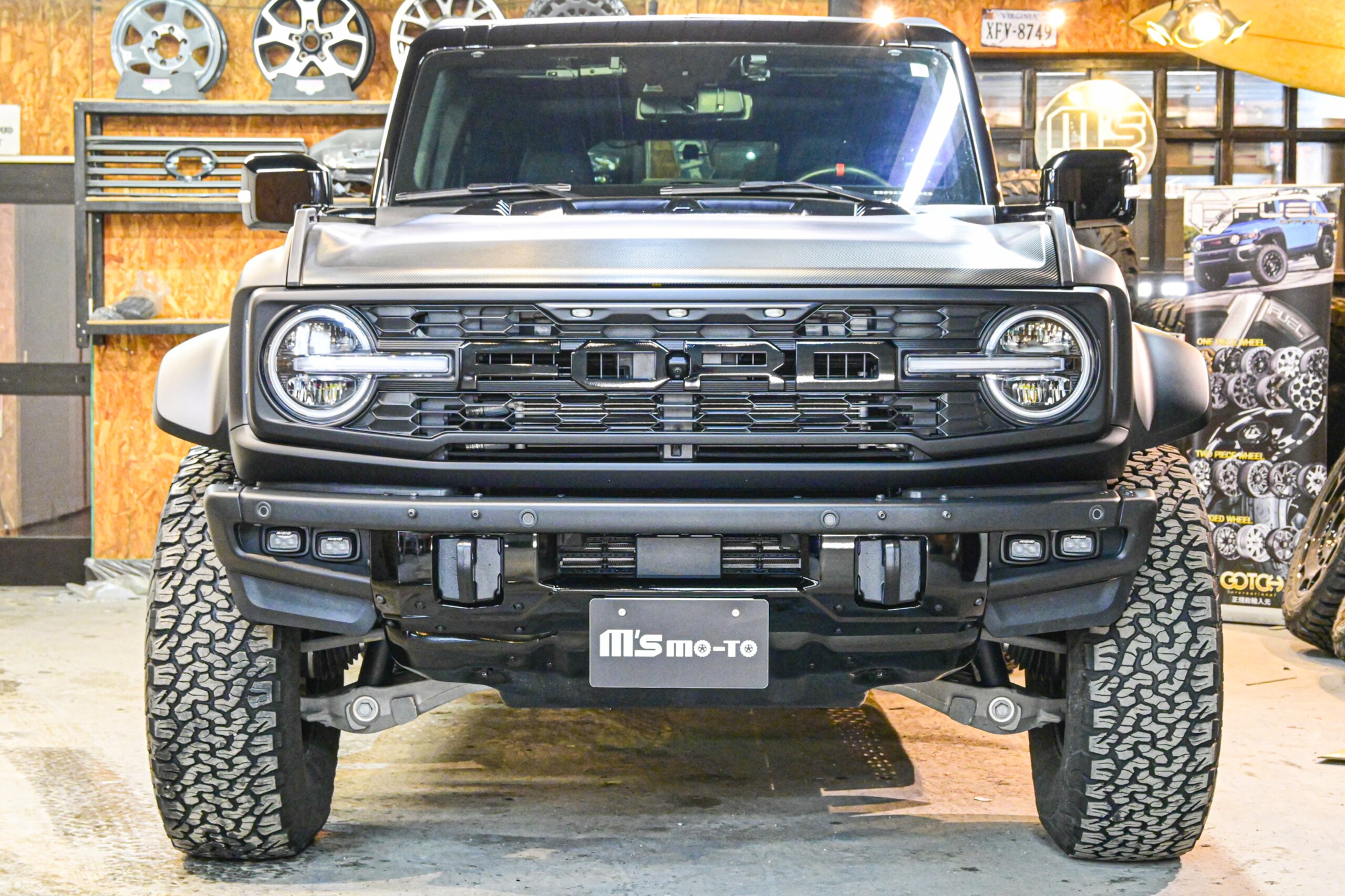 2022 Ford Bronco - フォード ブロンコ ラプター3.0L ツインターボ ビードロックフォージド17inAW・BFグッドリッチ AT37in・インテリアカーボンPKG・レザー&アルカンターラハーフシート・デジタルインナーミラー・ボンネットカーボン調ラッピング・FOXライブバルブサスペンション