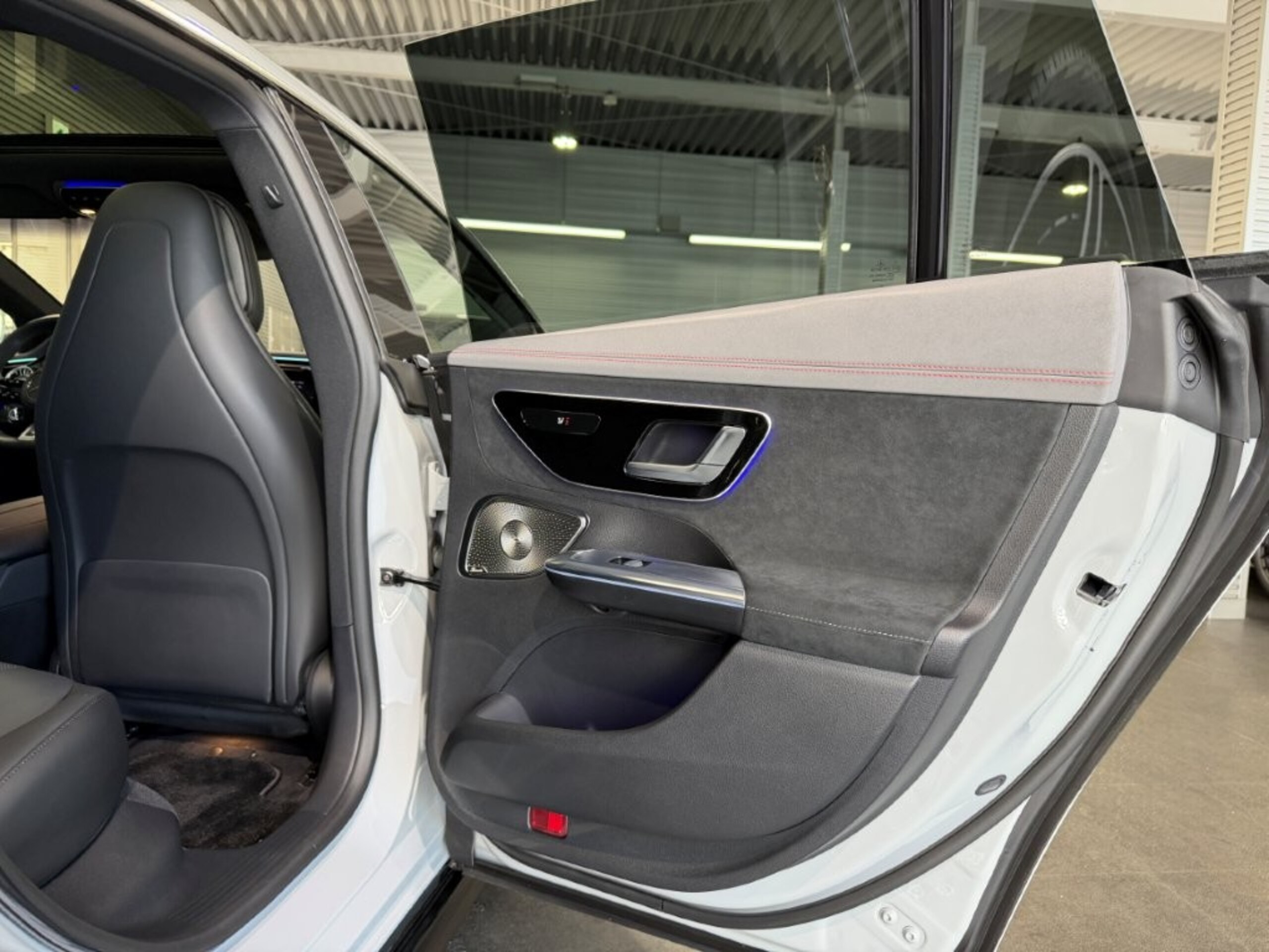 2023 Mercedes-AMG EQE - メルセデスＡＭＧ EQE 53 4マチックプラス 4WD MP202302 左ハンドル エクスクルーシブPKG エナジャイジングPKG デジタルインテリアPKG パノラミックS/R ブルメスタサウンド ヘッドアップディスプレイ デジタルハイパースクリーン パワーゲート/フットオープナー