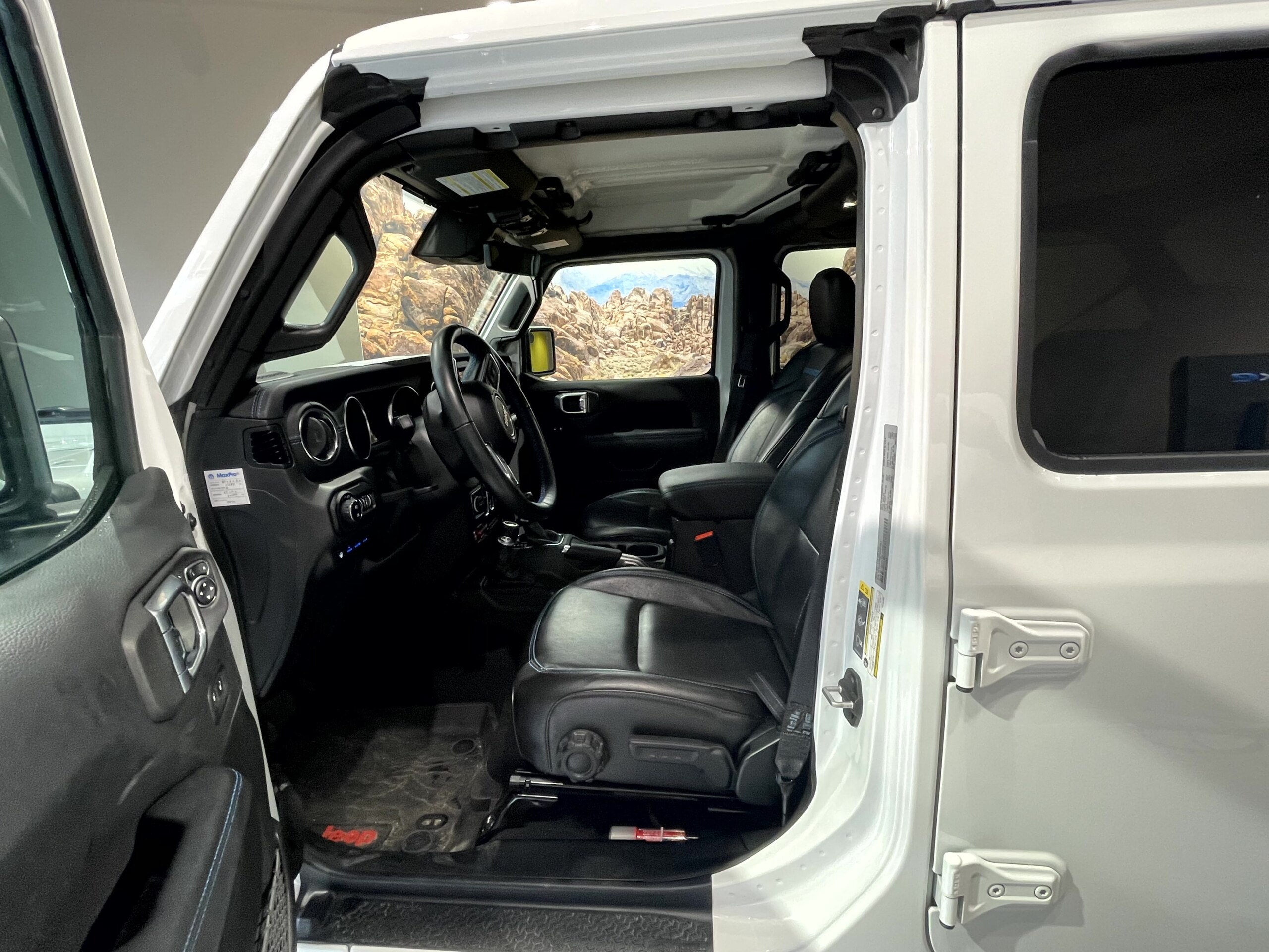 2023 Jeep Wrangler - ジープ ラングラー アンリミテッド ルビコン 4xe 4WD 左ハンドル/PHEV/純正ナビ/純正17インチAW/ハンドルヒーター/黒革シート/シートヒーター/バックカメラ/サイドビューカメラ/フロントカメラ/革巻ステアリング/ブラインドスポットモニター/スマートキー/フルセグTV