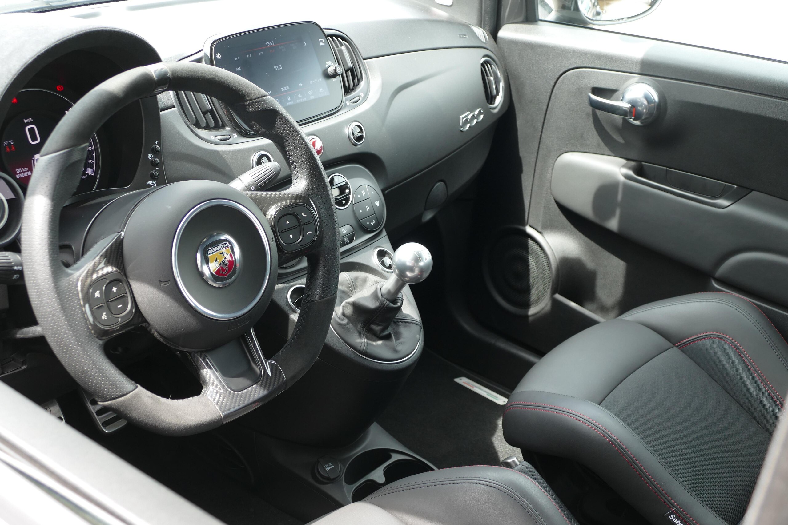 2023 Abarth 695 - 2023 أبارث 695
