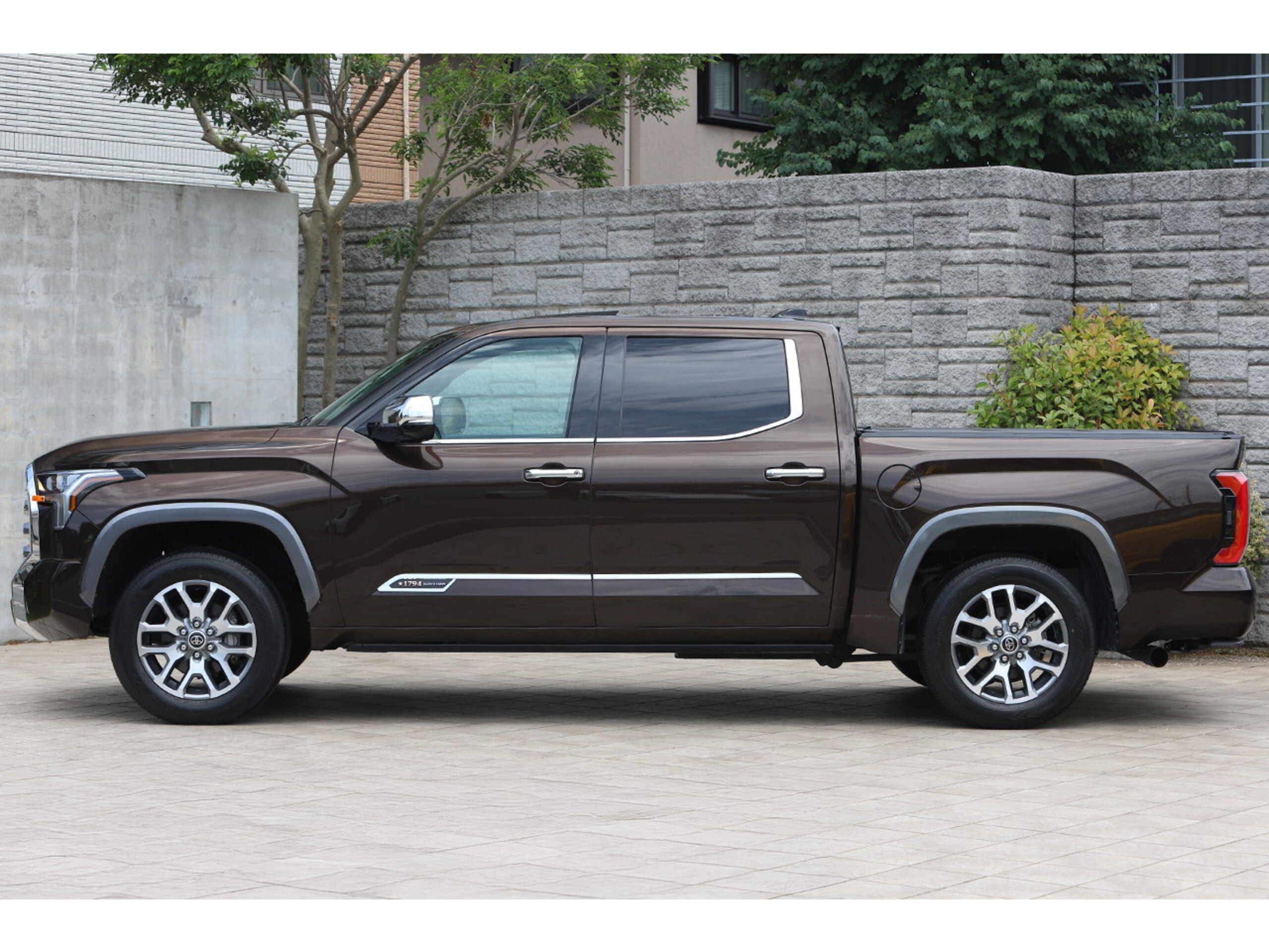 2023 Toyota Tundra - 米国トヨタ タンドラ クルーマックス 1794エディション 3.4 V6 4WD ブラウンレザー パノラマサンルーフ デジタルインナーミラー 電動サイドステップ JBLサウンド