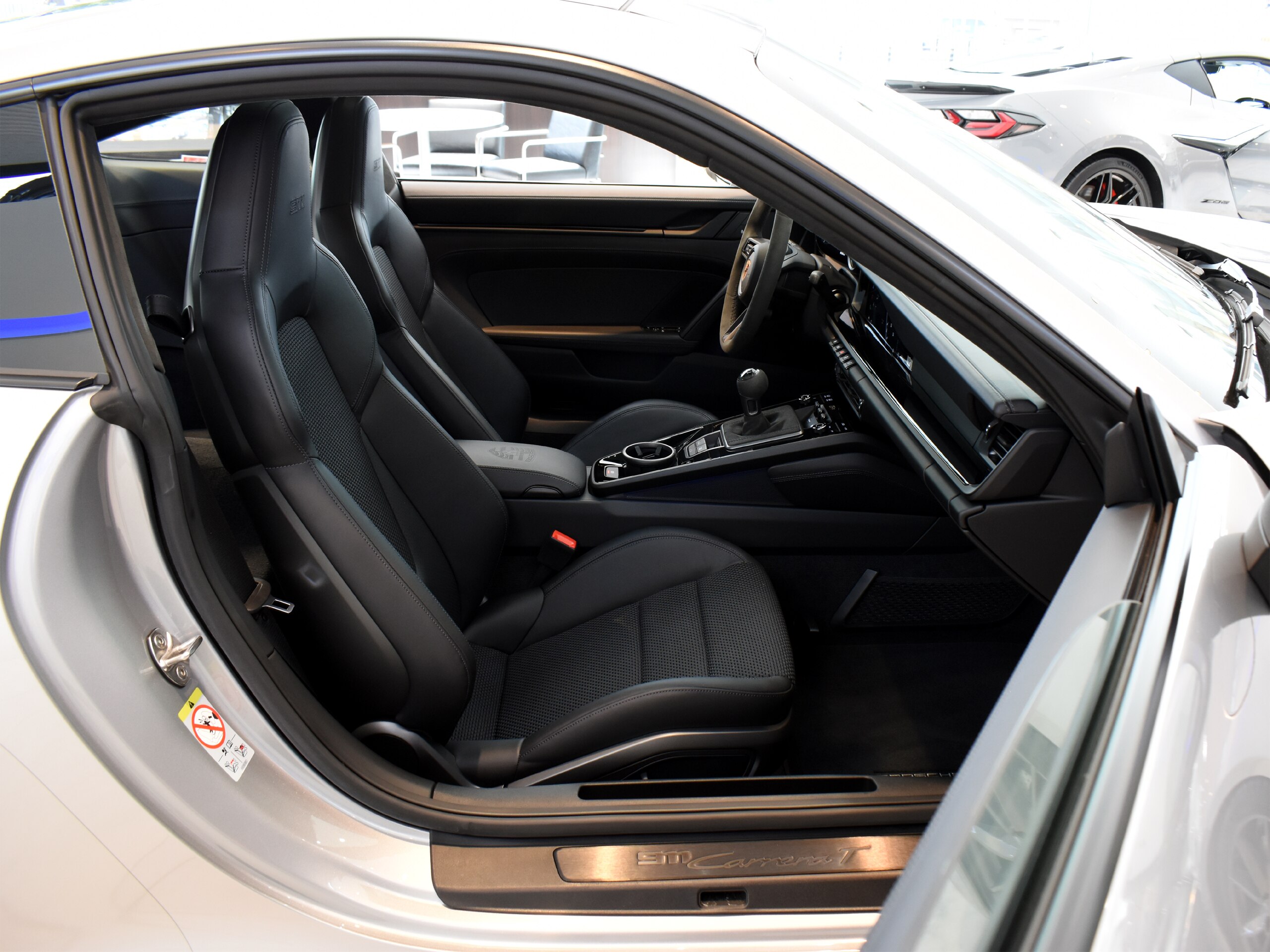 2023 Porsche 911 - ポルシェ 911 カレラT GTシルバー ガラスサンルーフ エクステンデットレザーインテリア Race-Texルーフライニング レーンチェンジアシスト スポクロ スポエグ