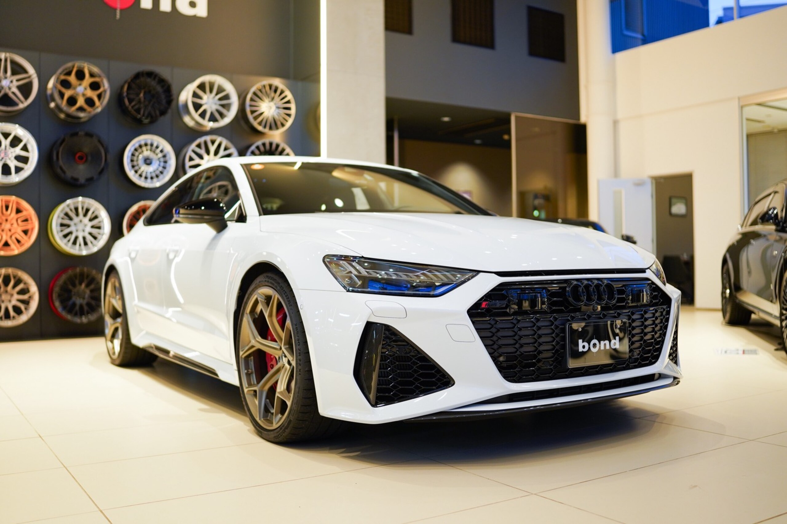 2023 Audi RS7 Sportback - アウディ RS7スポーツバック エアサスペンション装着車 4WD パフォーマンス ブラックAudi ring &カーボン/グロスブラックスタイリングPKG 左ハンドル RSスポーツエキゾーストシステム グロスカーボンRSエクステリアパーツ Bang&Olufsen 3Dサウンド 22インチ5YスポークAW