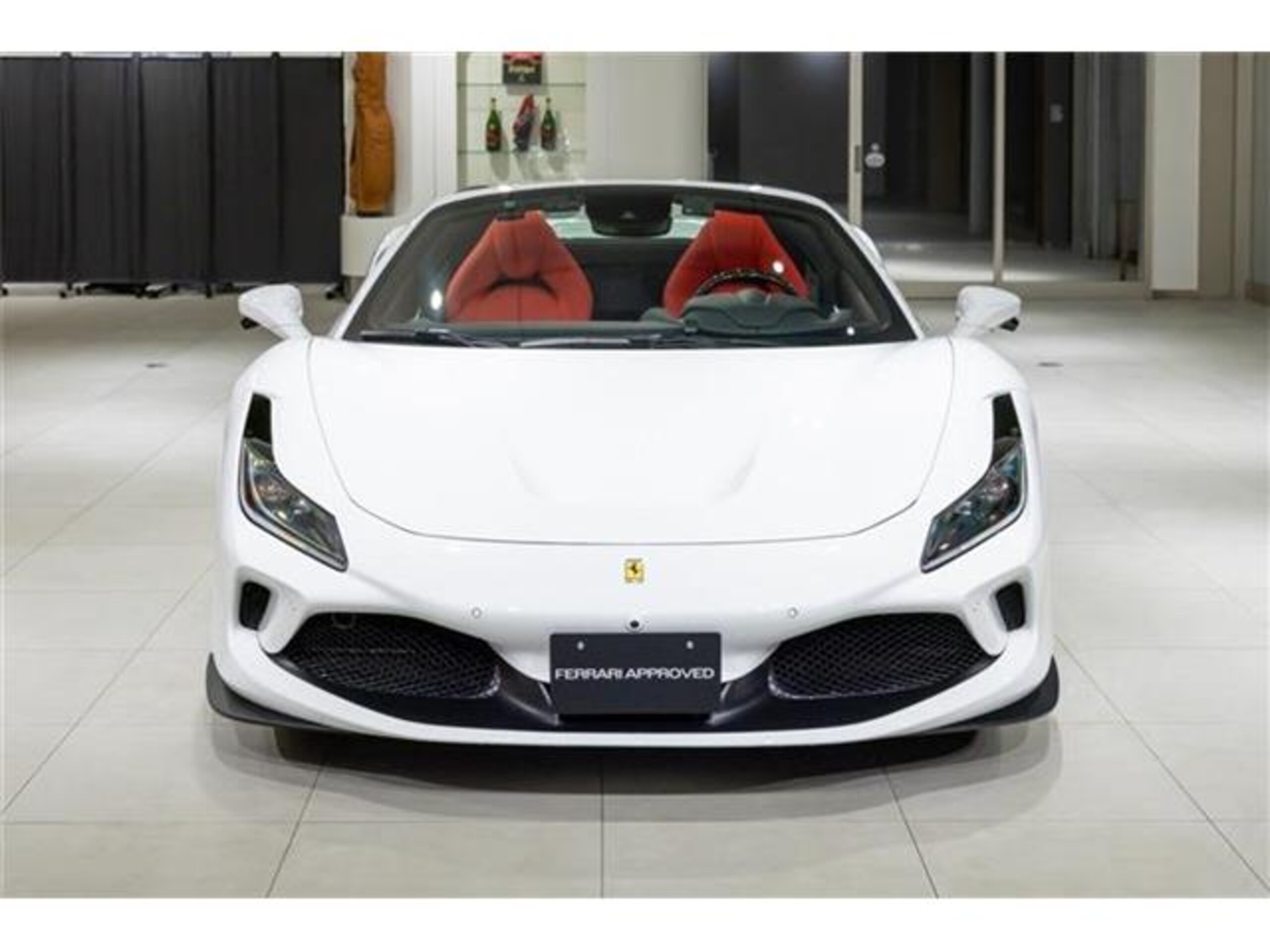 2023 Ferrari F8Spider - フェラーリ F8スパイダー F1 DCT カラーBiancoCervino/RossoFerrari アラウンドビュー サペンションリフター LEDカーボンステア ジアッロブレーキキャリパー カーボンサイドスプリッター イエローレブカウンター AppleCarPlay