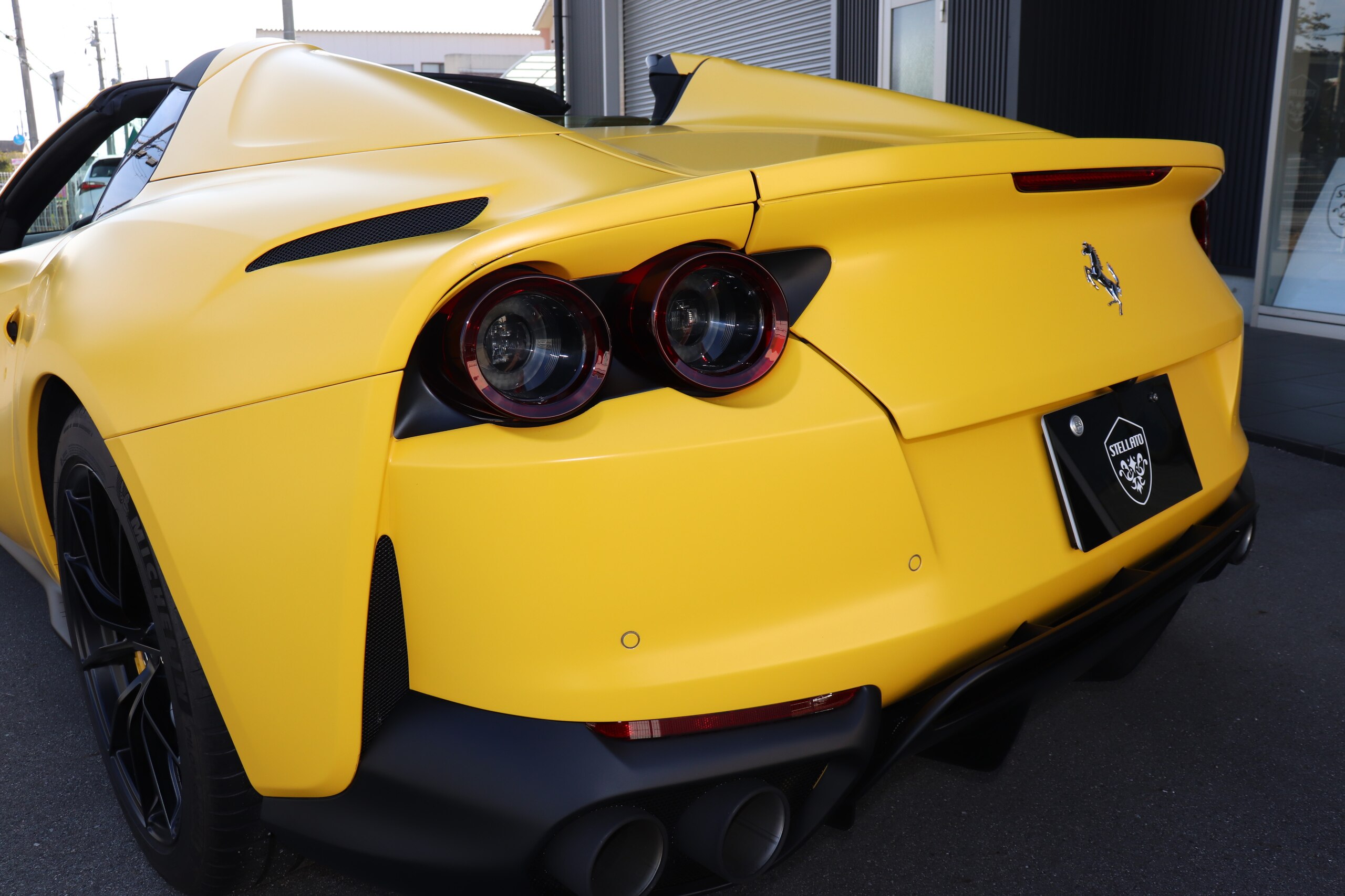 2023 Ferrari 812GTS - フェラーリ 812GTS F1 DCT GIALLO MODENA/XPEL STEALTH全面施工済/カーボンファイバーインテリア/デイトナレーシングシート/マットブラック鍛造ホイール/SBLファンクション付きアダプティブヘッドライト/サスペンションリフター