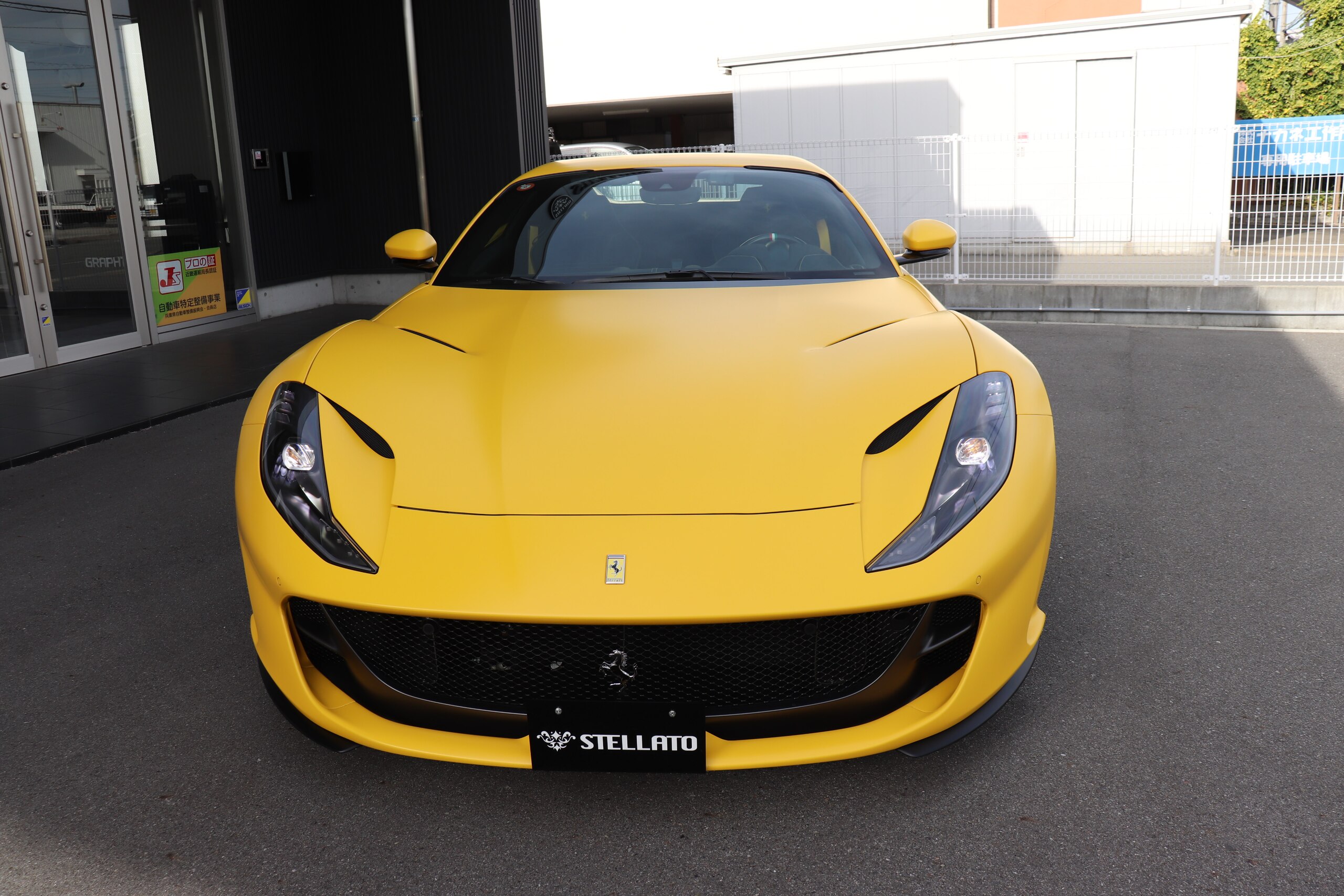 2023 Ferrari 812GTS - フェラーリ 812GTS F1 DCT GIALLO MODENA/XPEL STEALTH全面施工済/カーボンファイバーインテリア/デイトナレーシングシート/マットブラック鍛造ホイール/SBLファンクション付きアダプティブヘッドライト/サスペンションリフター