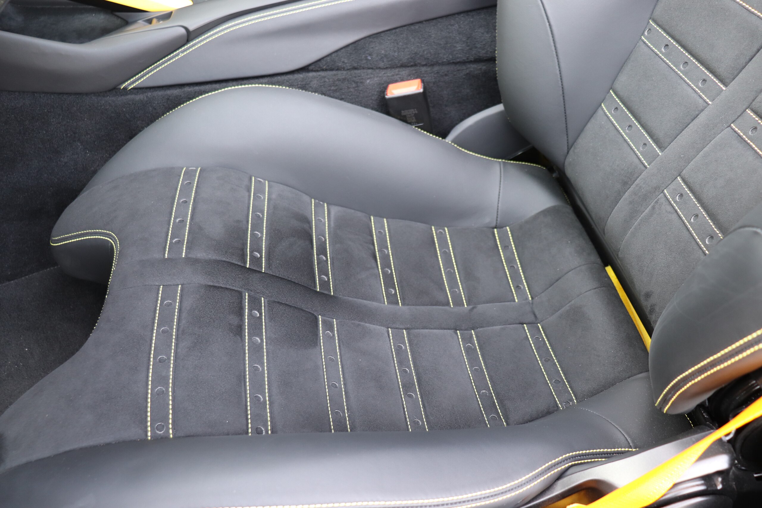 2023 Ferrari 812GTS - フェラーリ 812GTS F1 DCT GIALLO MODENA/XPEL STEALTH全面施工済/カーボンファイバーインテリア/デイトナレーシングシート/マットブラック鍛造ホイール/SBLファンクション付きアダプティブヘッドライト/サスペンションリフター