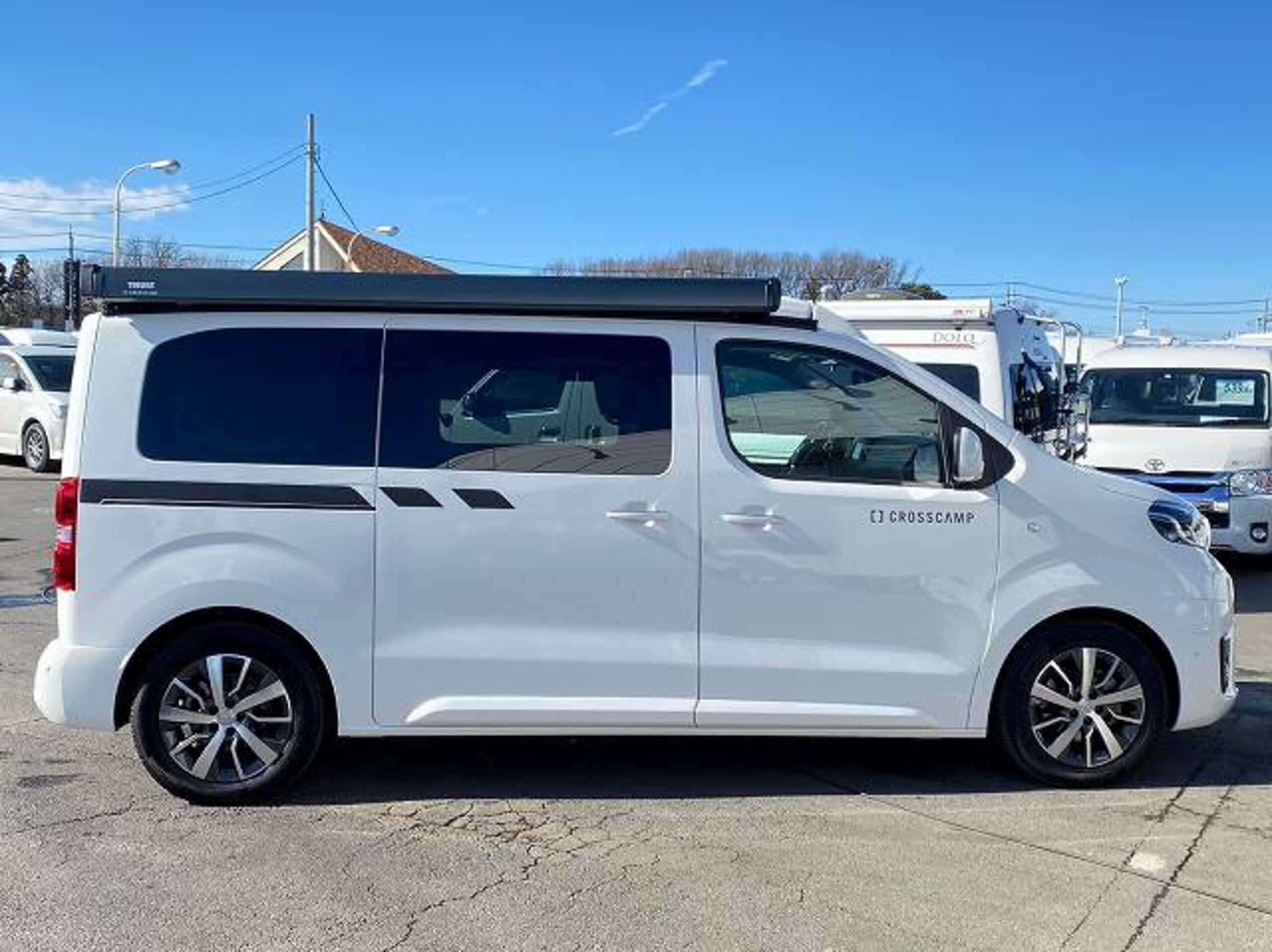 2023 Other Imported European Toyota ProAce - 輸入車その他 欧州トヨタ プロエース CROSSCAMP セーフティセンス CARPLAY スカイトップビュー サイドカメラ スマートキー シートヒータ サブバッテリ 電圧計 FFヒーター 走行時リアクーラー&ヒーター シンク コンロ 冷蔵庫 ヒッチメンバー