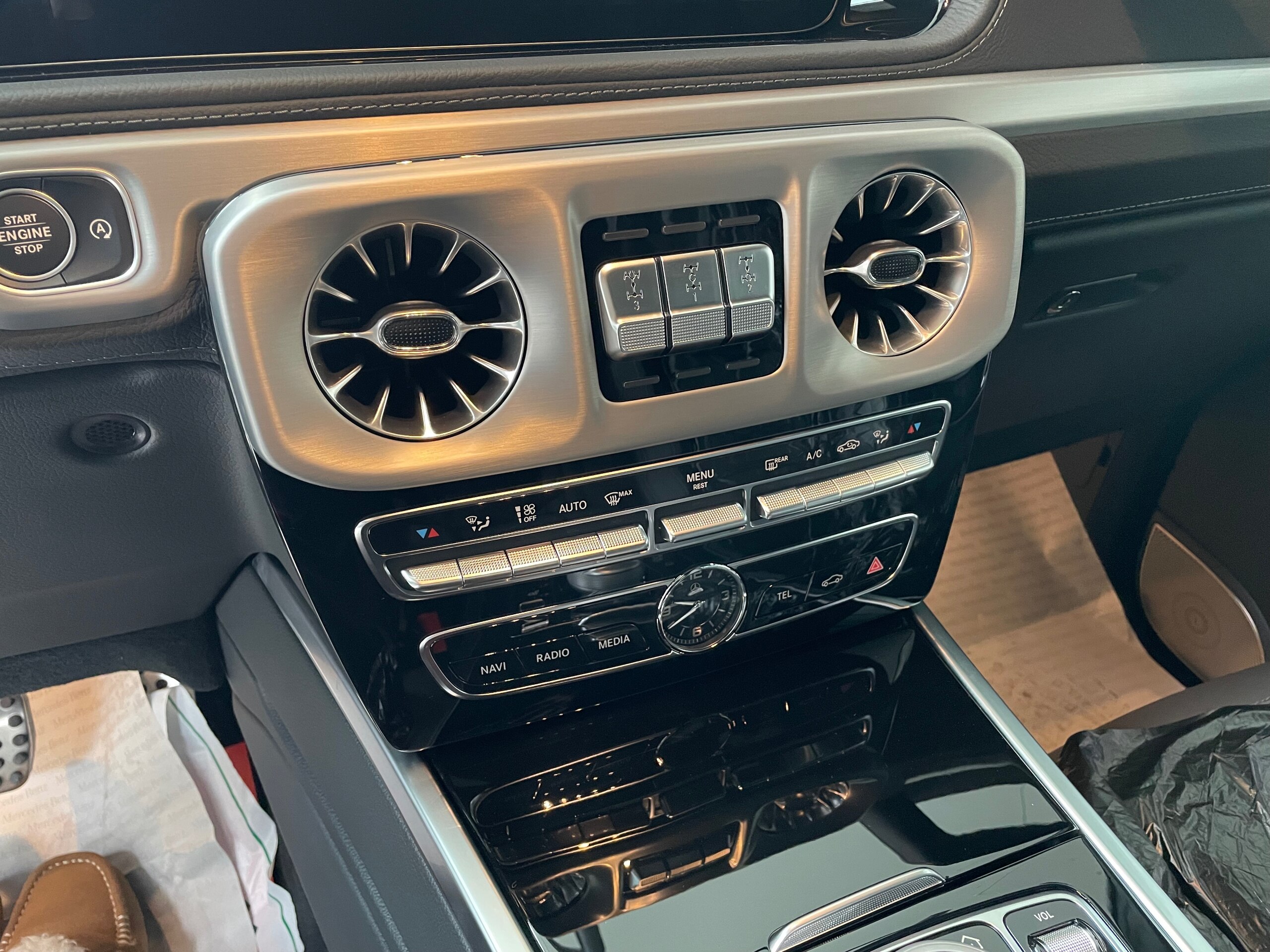 2023 Mercedes-Benz G-Class - メルセデス・ベンツ Gクラス G400d AMGライン ディーゼルターボ 4WD 左H マヌファクトゥーア ラグジュアリー