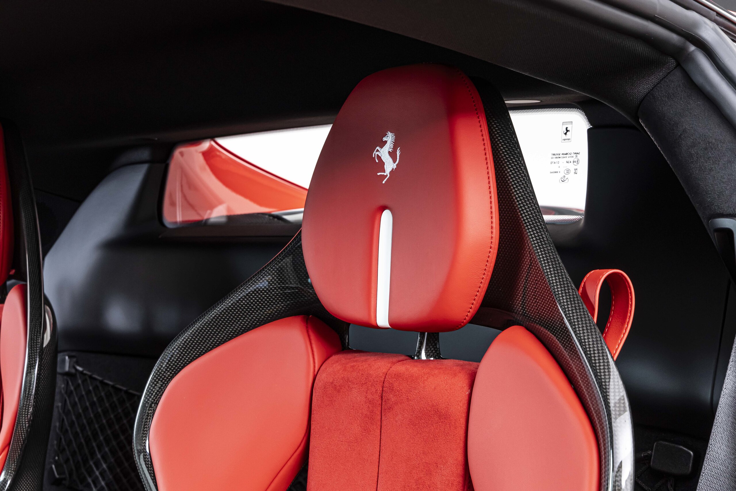 2023 Ferrari 296GTB - フェラーリ 296GTB F1 DCT Rosso Scuderia 3年残価75パーセント買取保証プログラム カーボンレーシングホイール チタンホイールボルト カーボンLEDステアリング フロントサスペンションリフト SFロゴ 黒ブレーキキャリパー APPLE CARPLAY