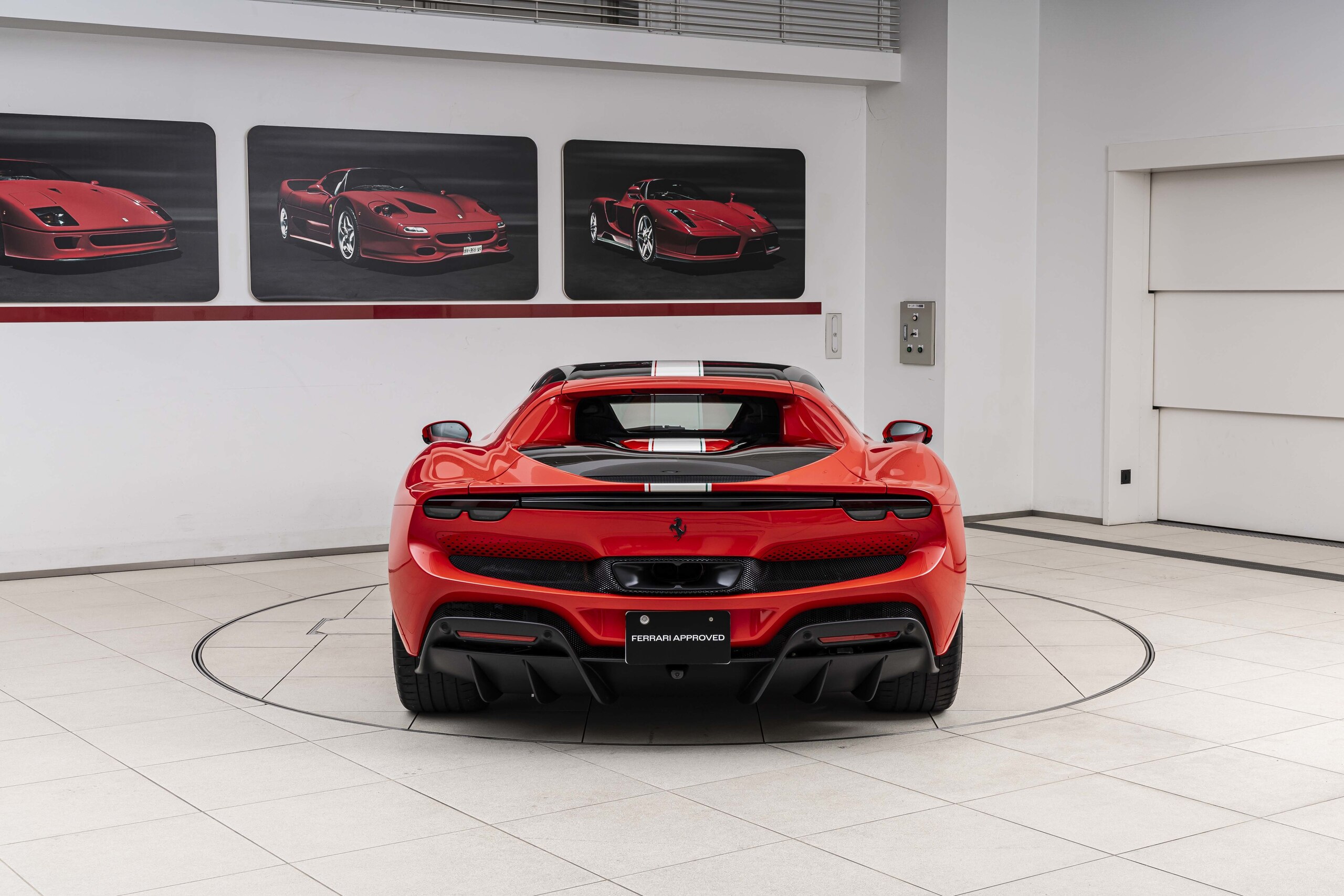 2023 Ferrari 296GTB - フェラーリ 296GTB F1 DCT Rosso Scuderia 3年残価75パーセント買取保証プログラム カーボンレーシングホイール チタンホイールボルト カーボンLEDステアリング フロントサスペンションリフト SFロゴ 黒ブレーキキャリパー APPLE CARPLAY