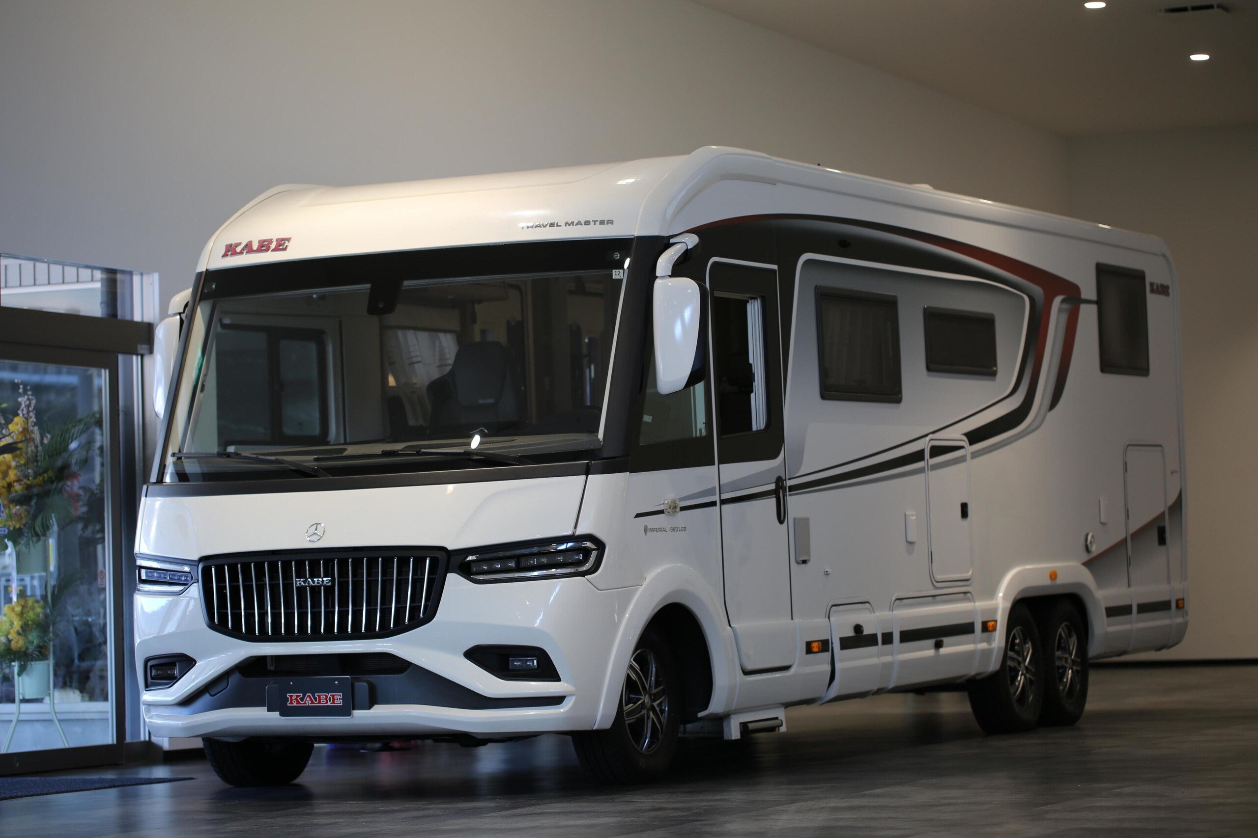 2023 Mercedes-Benz KABE Imperial i860LB - メルセデス・ベンツ KABE インペリアルi860LB KABE インペリアルi860LB KABE インペリアルi860LBG 就寝人数2-5名 シンデレラ燃焼トイレ ソーラーバッテリー 360度カメラ 5.5mオーニング 自動床暖房 プルダウンベッド セパレートツインベッドキッチン