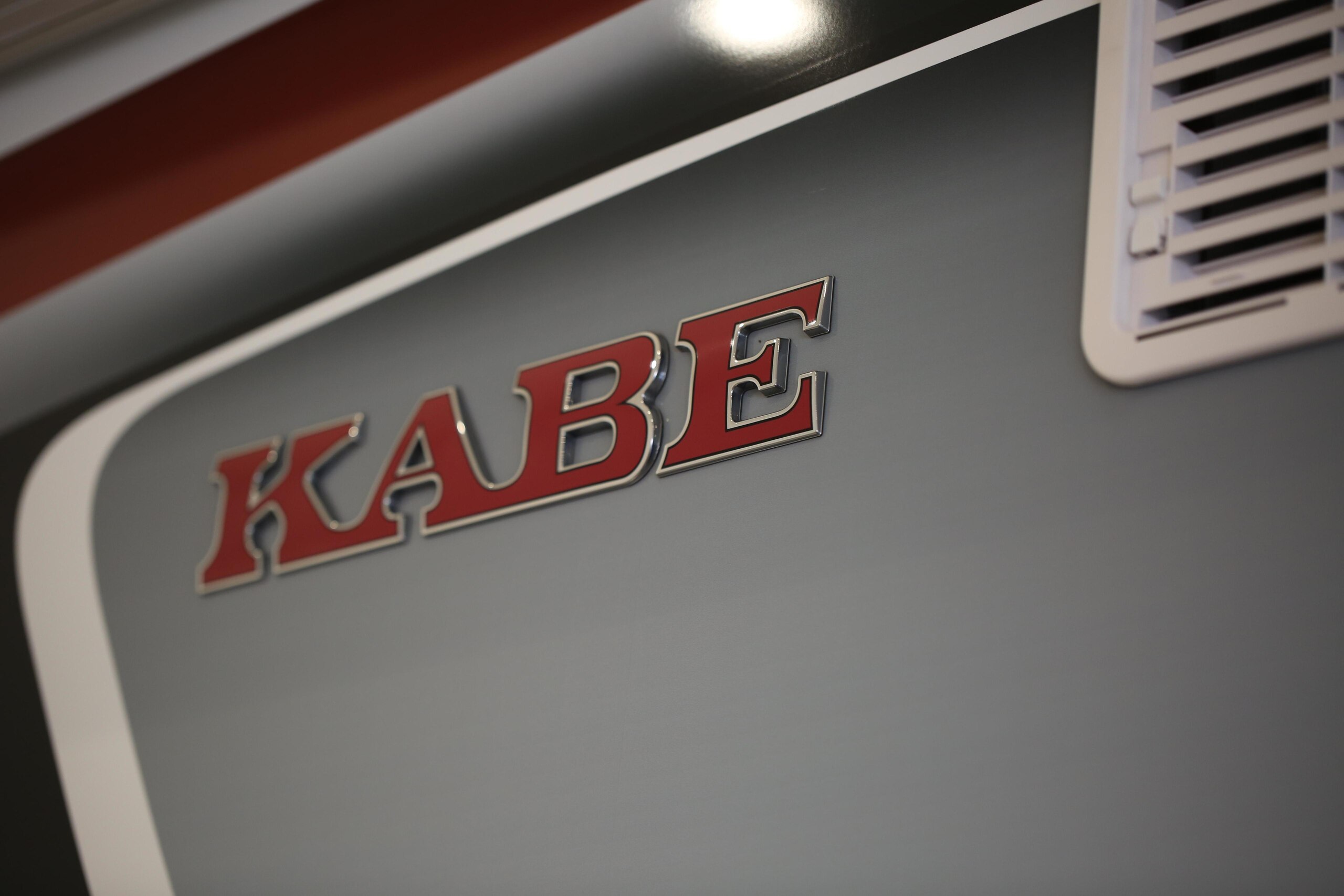 2023 Mercedes-Benz KABE Imperial i860LB - メルセデス・ベンツ KABE インペリアルi860LB KABE インペリアルi860LB KABE インペリアルi860LBG 就寝人数2-5名 シンデレラ燃焼トイレ ソーラーバッテリー 360度カメラ 5.5mオーニング 自動床暖房 プルダウンベッド セパレートツインベッドキッチン