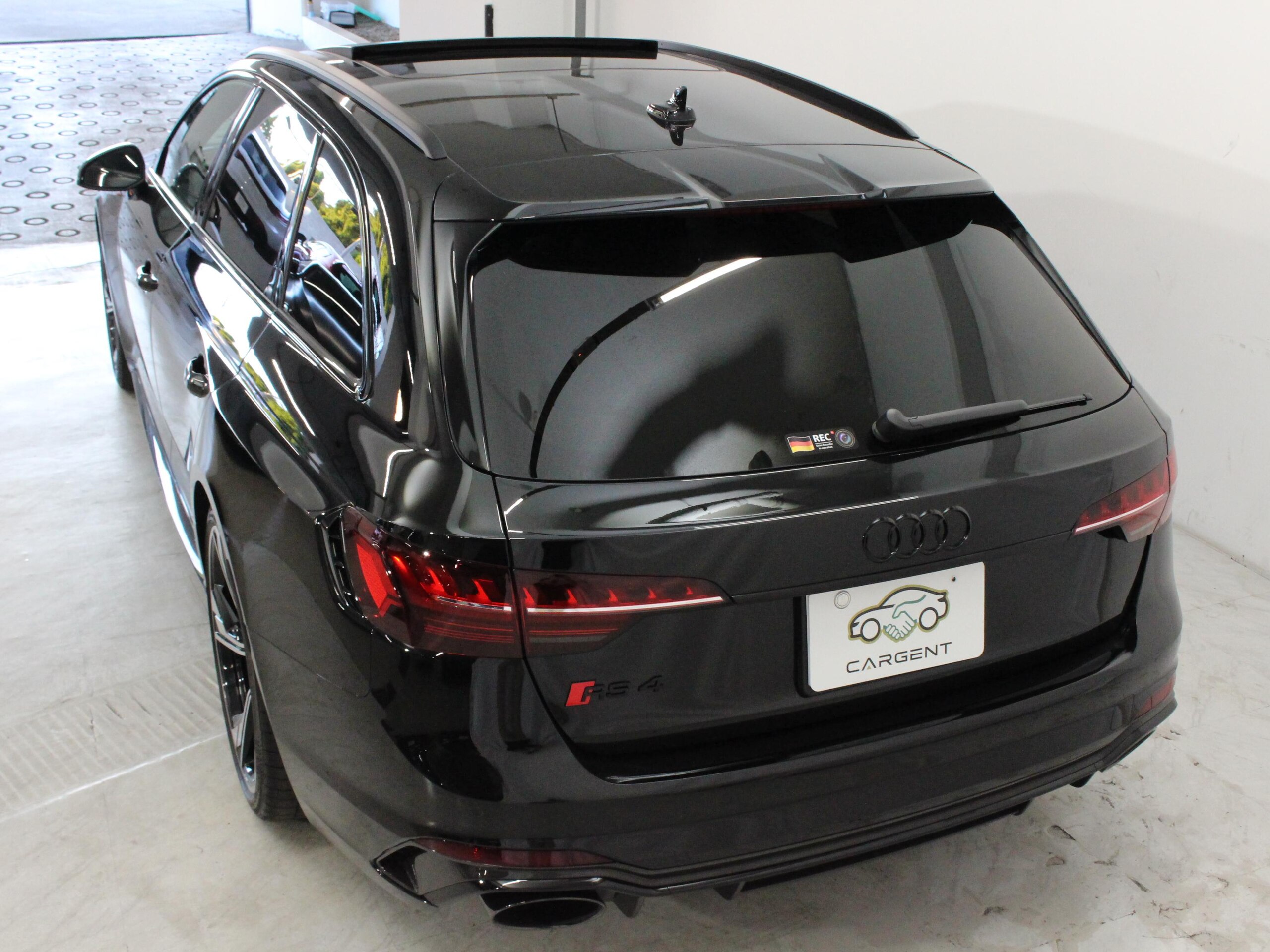 2024 Audi RS4 Avant - アウディ RS4アバント 2.9 4WD 左H/パノラマサンルーフ/カーボンスタイリングPKG/シートヒーター/ブラックエンブレム/マトリクスLEDライト/バング&オルフセン/ACC/LKA/BSM/バーチャルコックピット/MMIナビ/DRC付スポーツサス/20インチホイール