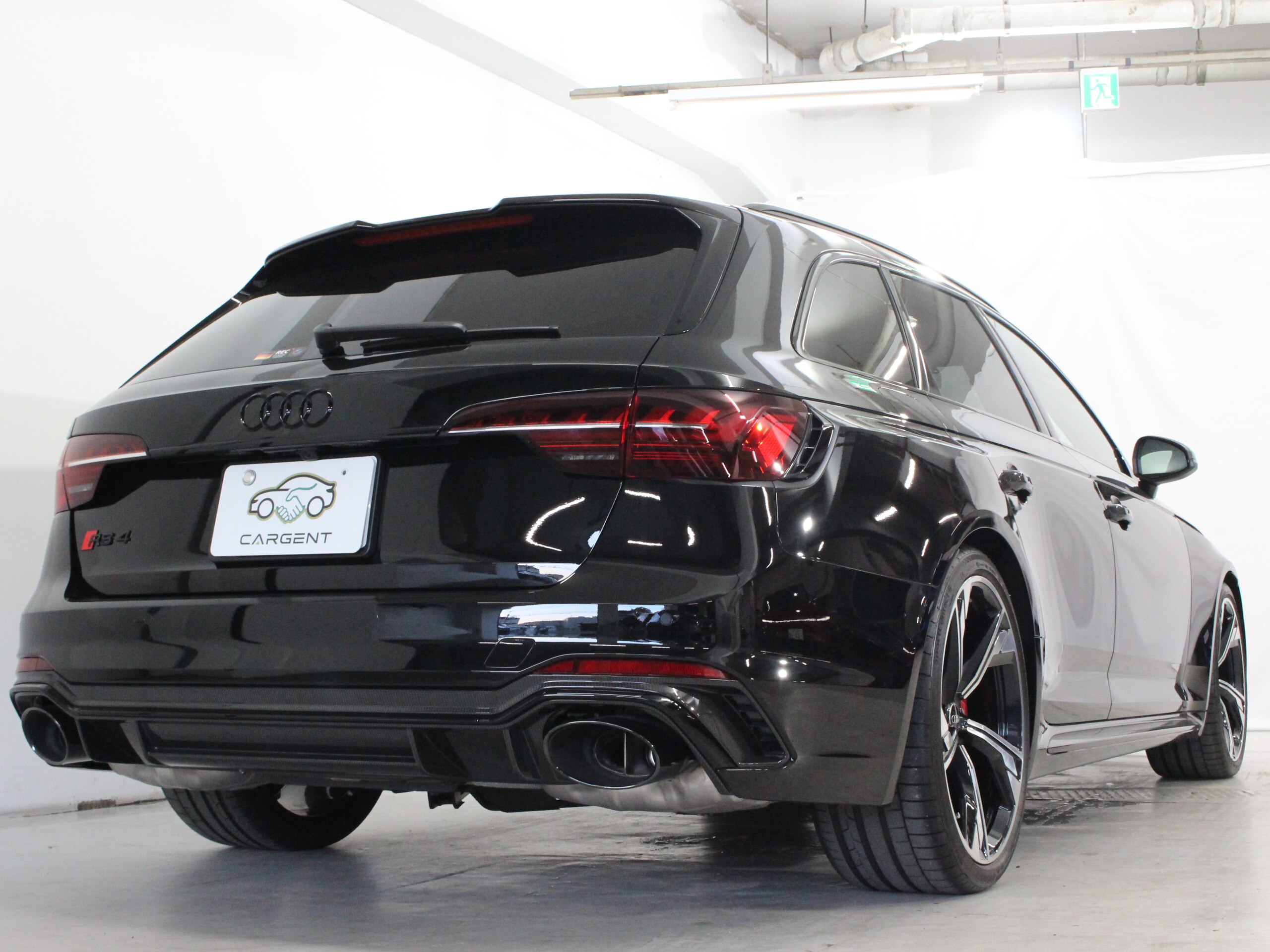 2024 Audi RS4 Avant - アウディ RS4アバント 2.9 4WD 左H/パノラマサンルーフ/カーボンスタイリングPKG/シートヒーター/ブラックエンブレム/マトリクスLEDライト/バング&オルフセン/ACC/LKA/BSM/バーチャルコックピット/MMIナビ/DRC付スポーツサス/20インチホイール