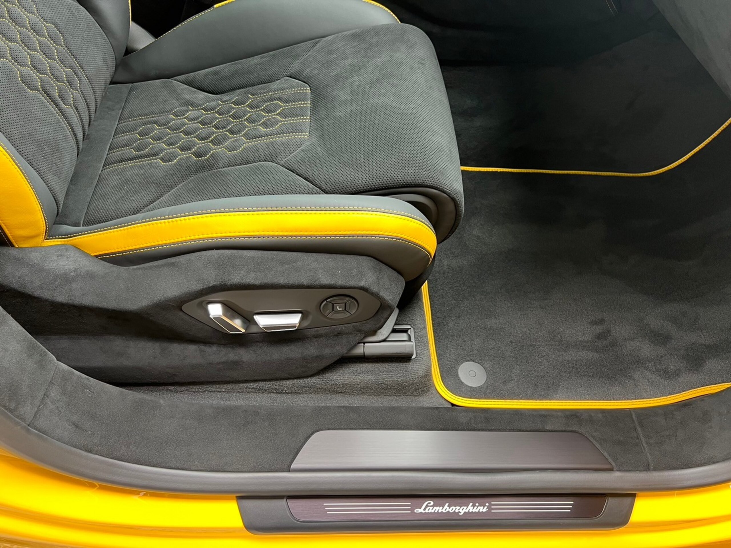 2024 Lamborghini Urus - 2024 لامبورغيني Urus
