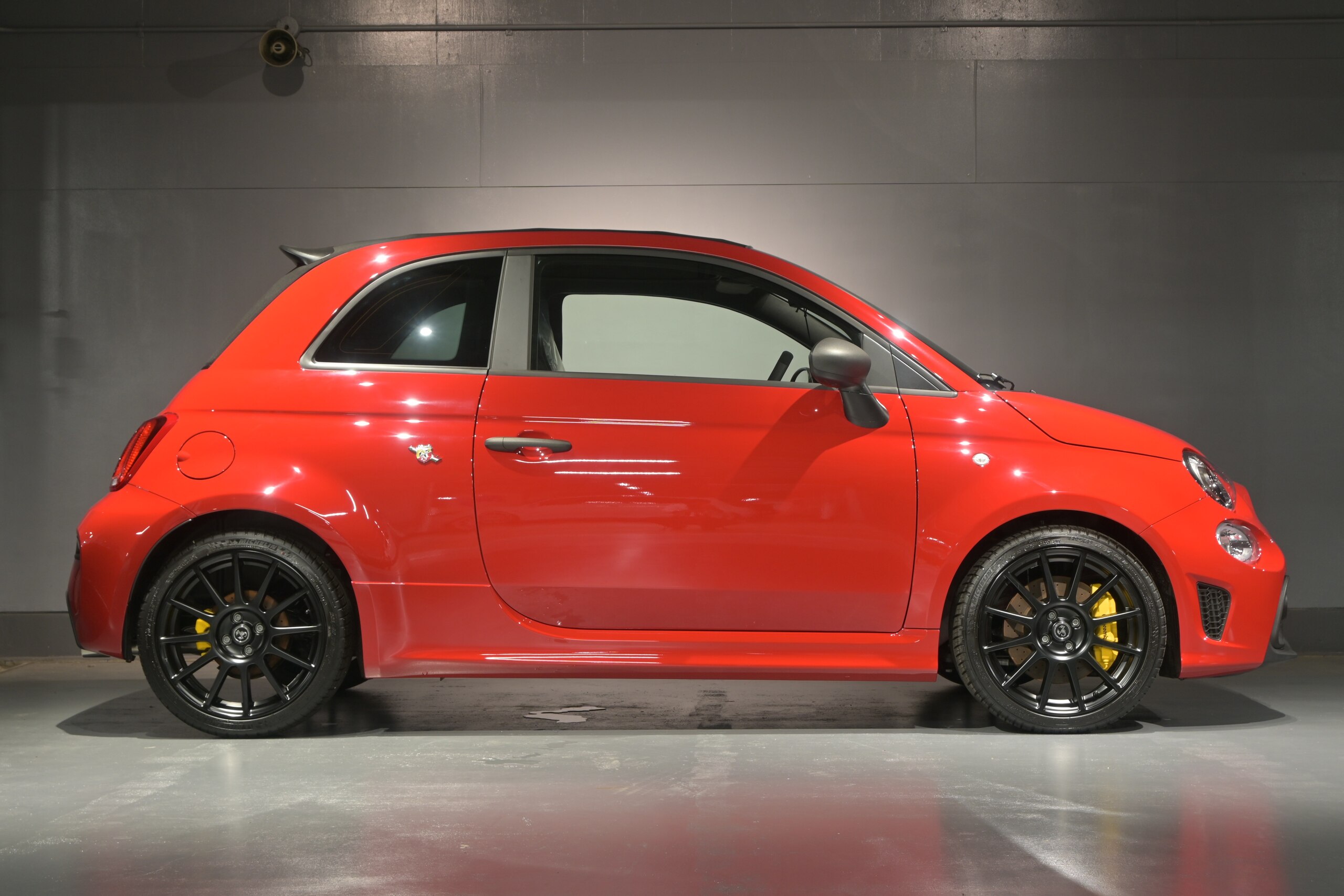 2024 Abarth 695C - アバルト 695C コンペティツィオーネ 左ハンドル MT カーボンバケットシート カープレー