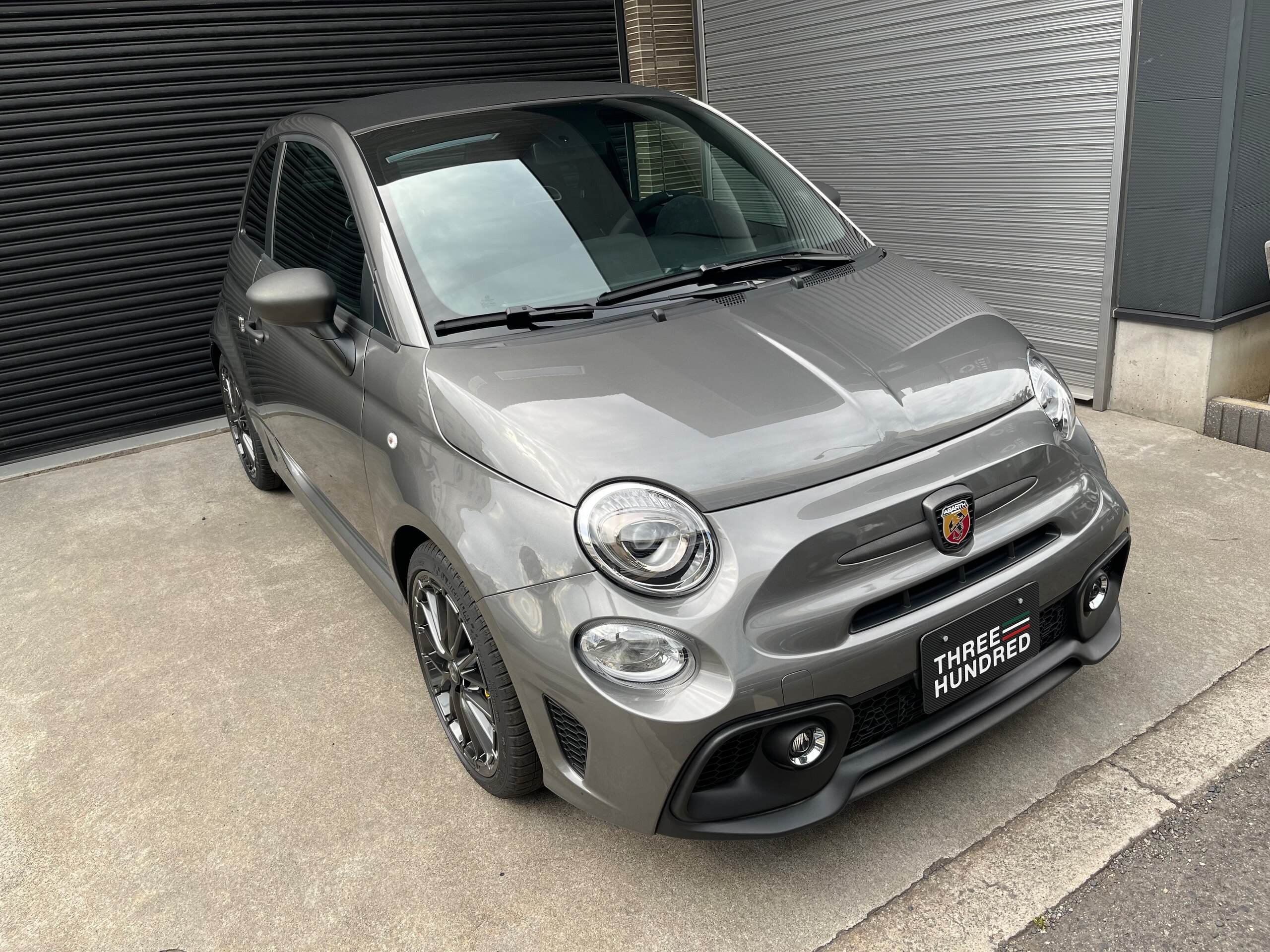 2024 Abarth 695C - 2024 أبارث 695C