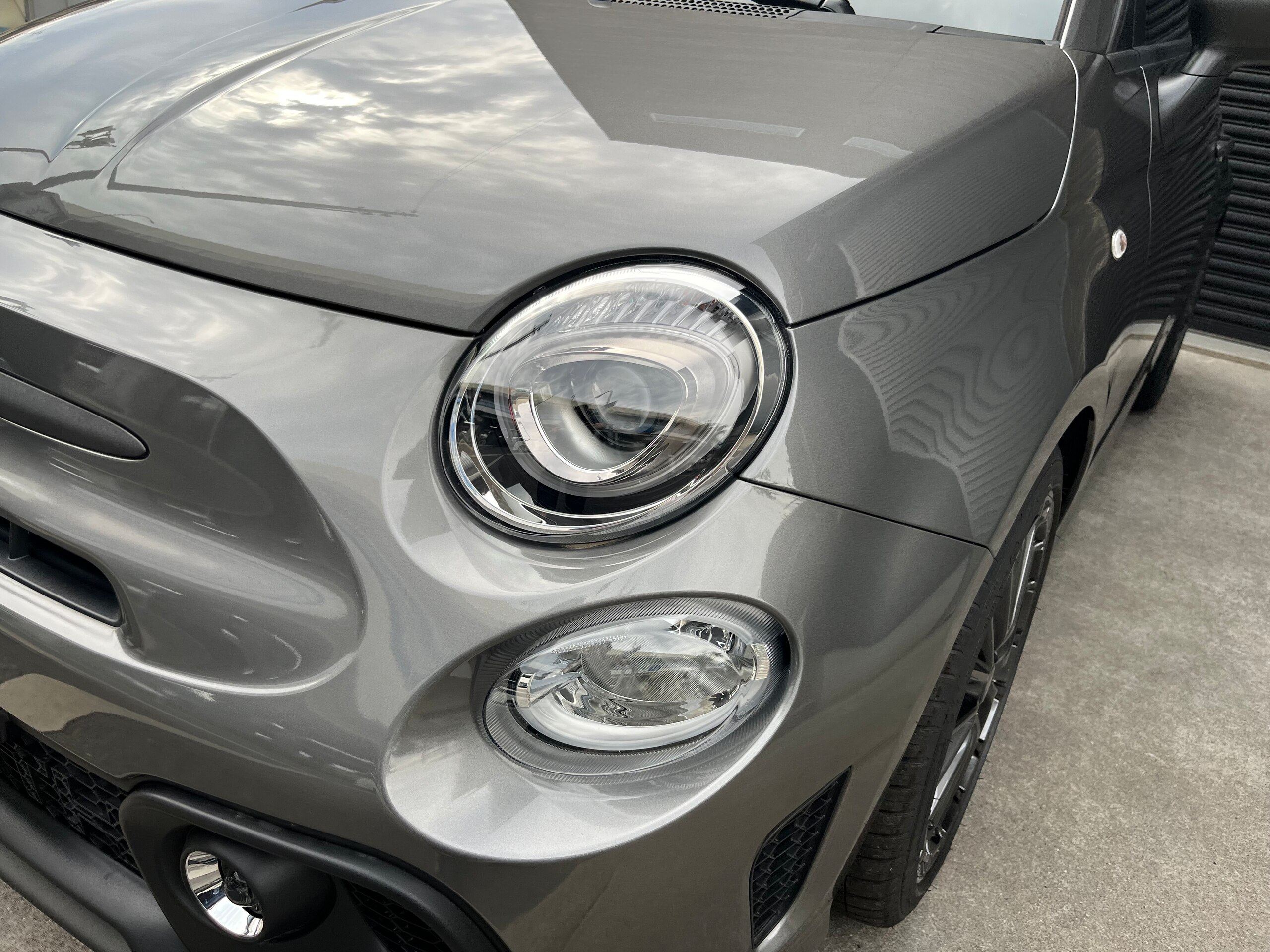 2024 Abarth 695C - 2024 أبارث 695C
