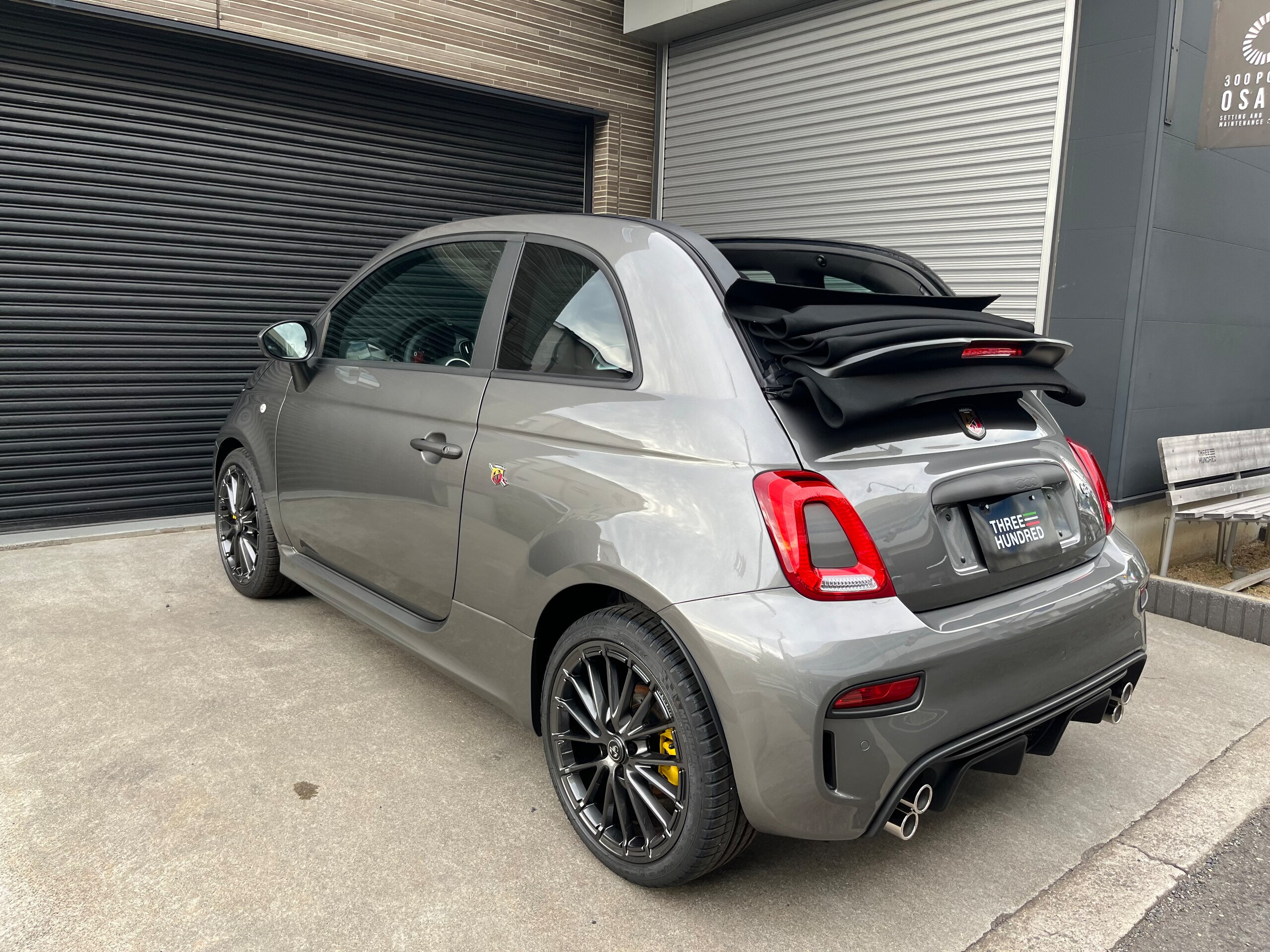 2024 Abarth 695C - 2024 أبارث 695C