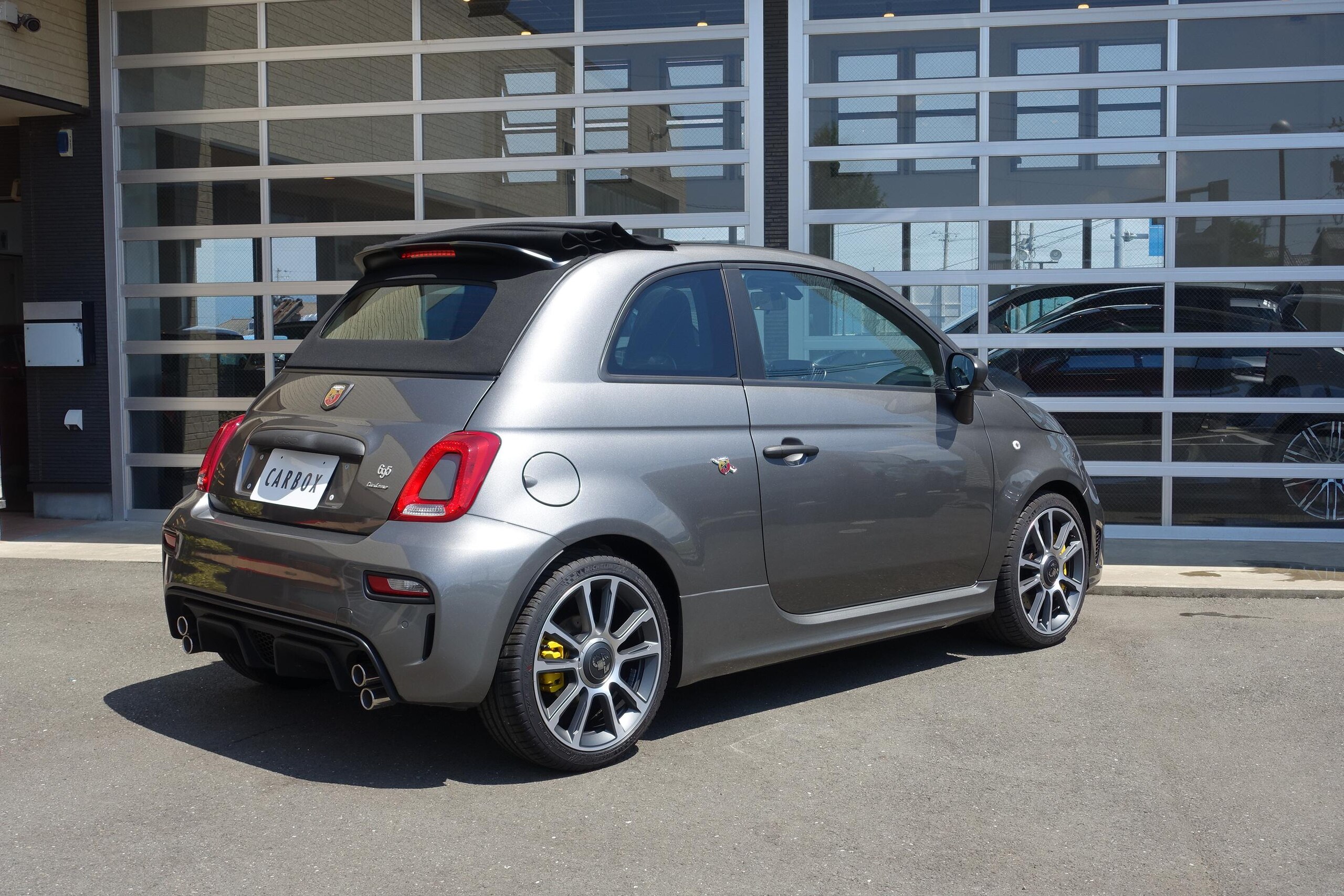 2024 Abarth 695C - 2024 أبارث 695C