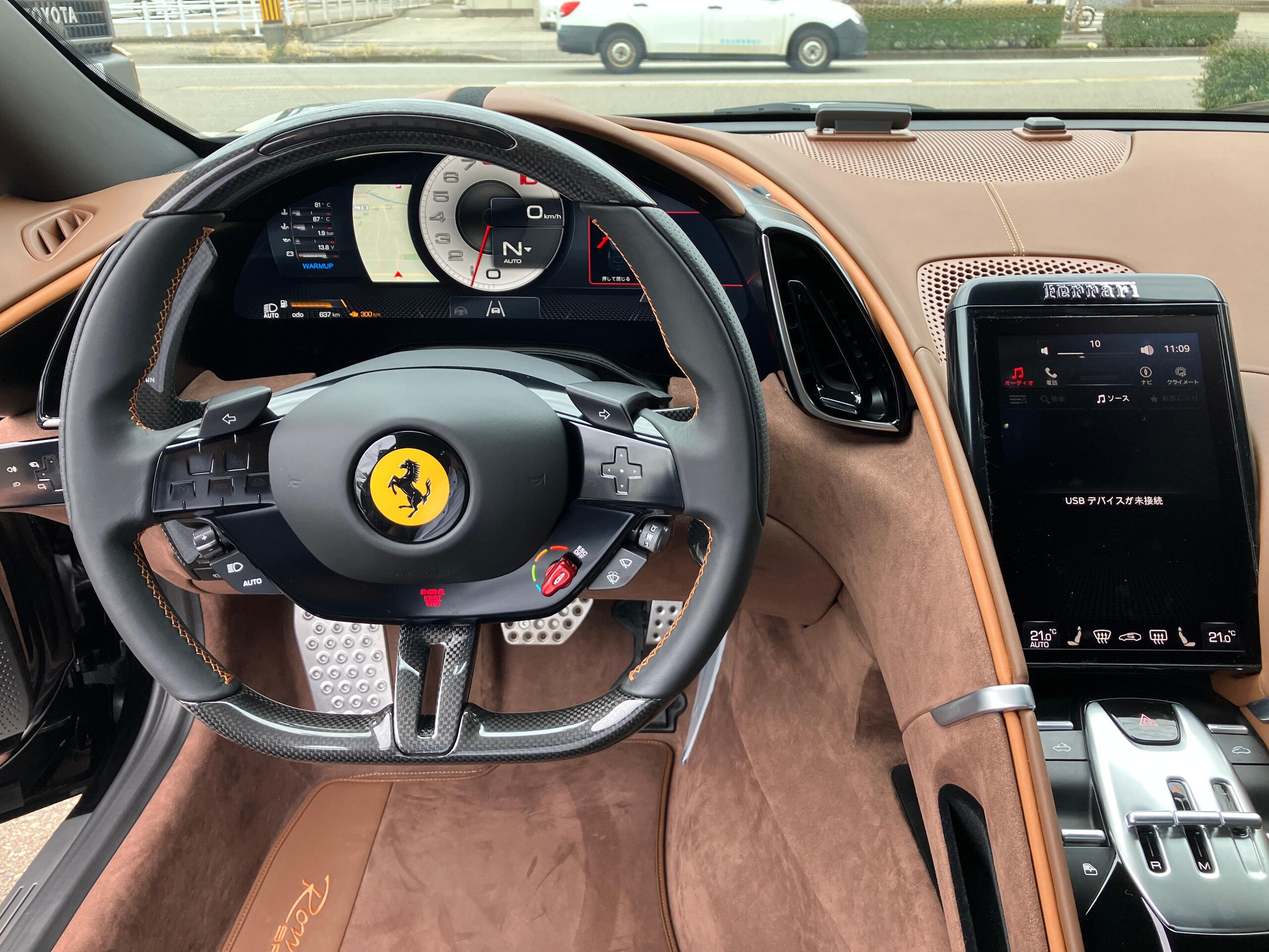 2024 Ferrari RomaSpider - フェラーリ ローマスパイダー F1 DCT カーボンファイバーリアディフューザー レザー仕上ツートンインテリア クラシックカラー 20インチダイヤモンド仕上 スポーツホイール LEDカーボンステアリング