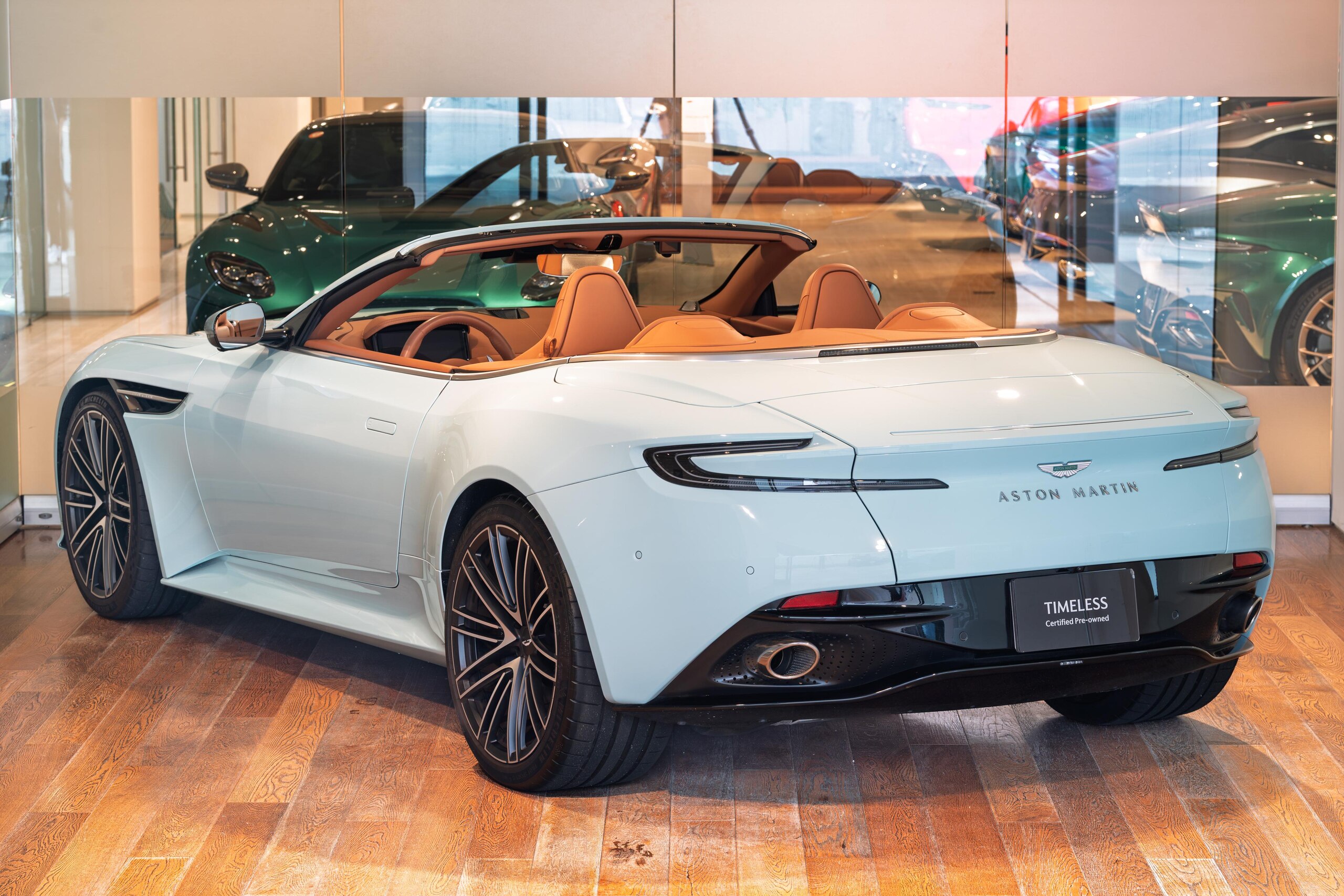 2024 Aston Martin DB12 Volante - アストンマーティン DB12ヴォランテ 左H アルミナイトシルバー(フロステッドグラスブルー ラッピング)