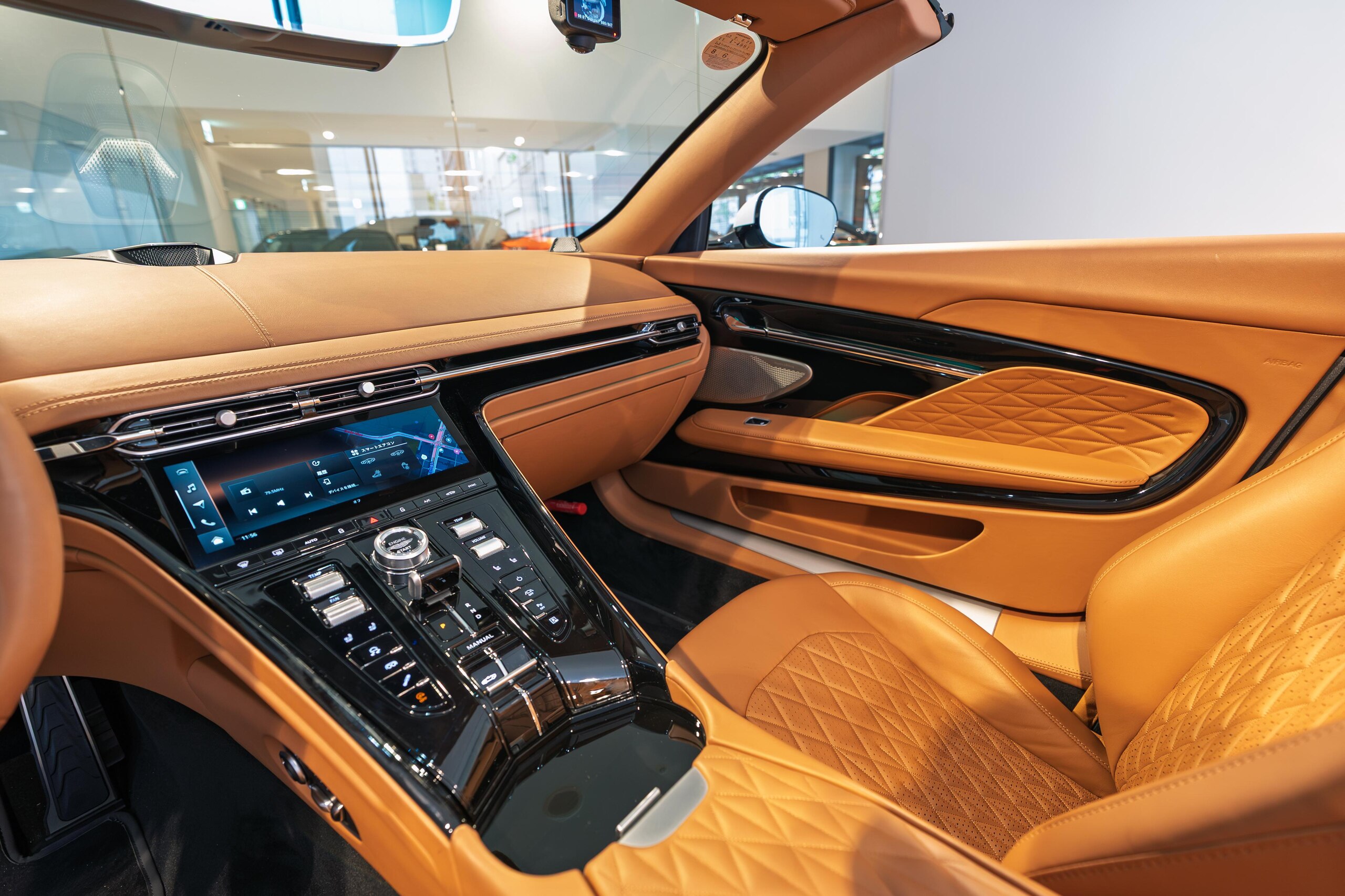 2024 Aston Martin DB12 Volante - アストンマーティン DB12ヴォランテ 左H アルミナイトシルバー(フロステッドグラスブルー ラッピング)