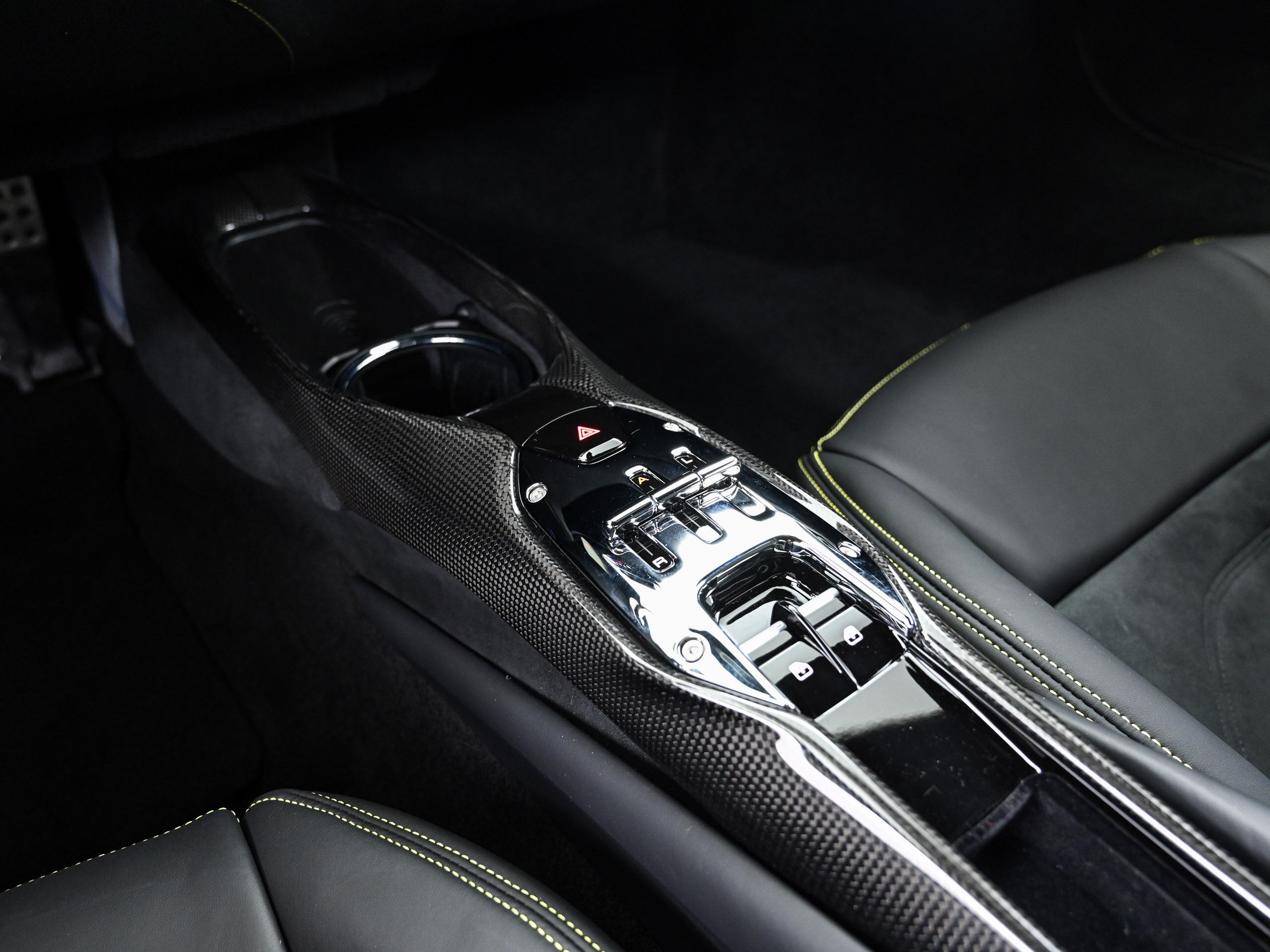 2024 Ferrari 296GTB - フェラーリ 296GTB F1 DCT BiancoItalia アップルカープレイ バックレーダー サスペンションリフター 鍛造ホイール ワイヤレスチャージャー