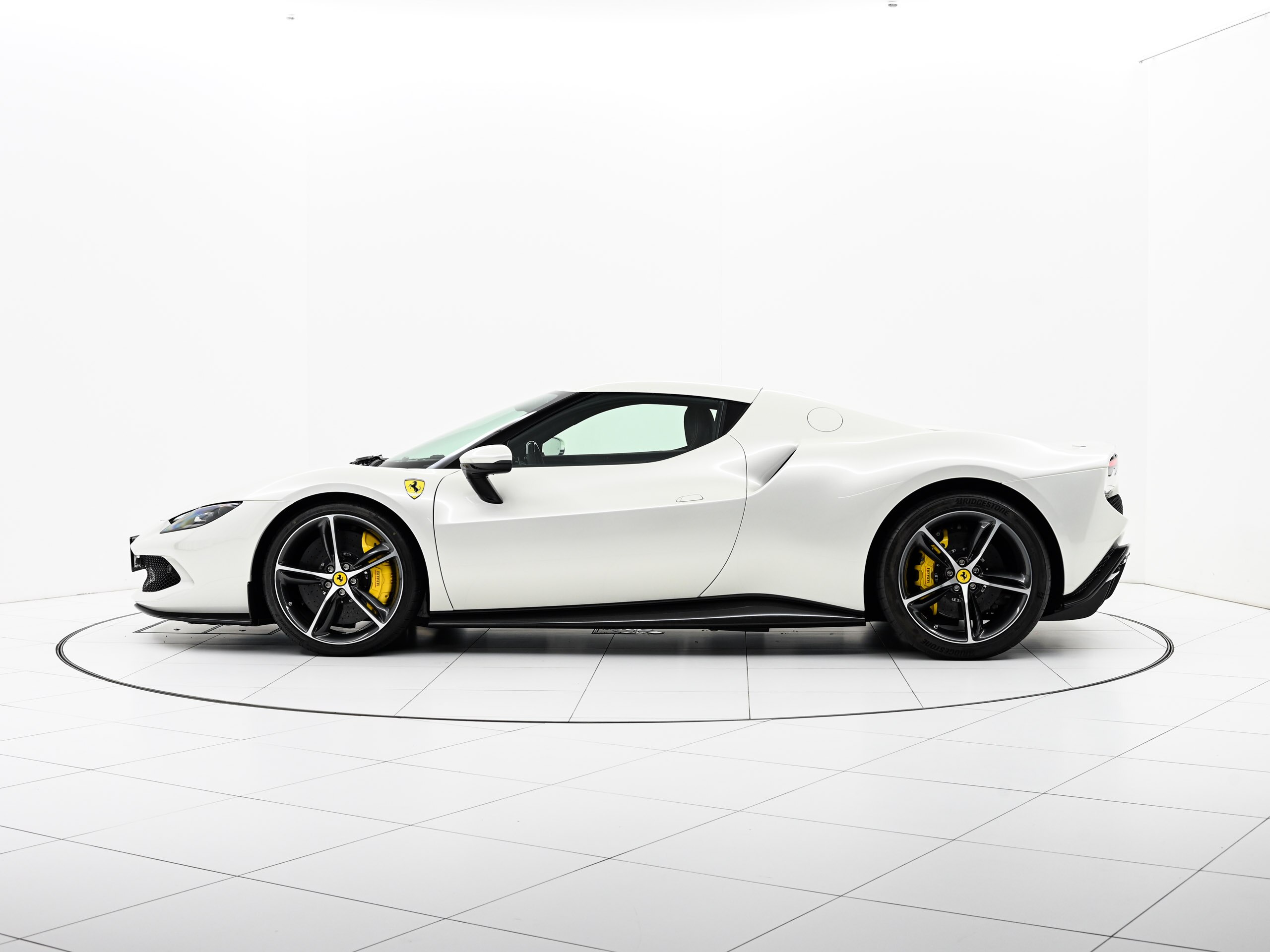 2024 Ferrari 296GTB - フェラーリ 296GTB F1 DCT BiancoItalia アップルカープレイ バックレーダー サスペンションリフター 鍛造ホイール ワイヤレスチャージャー