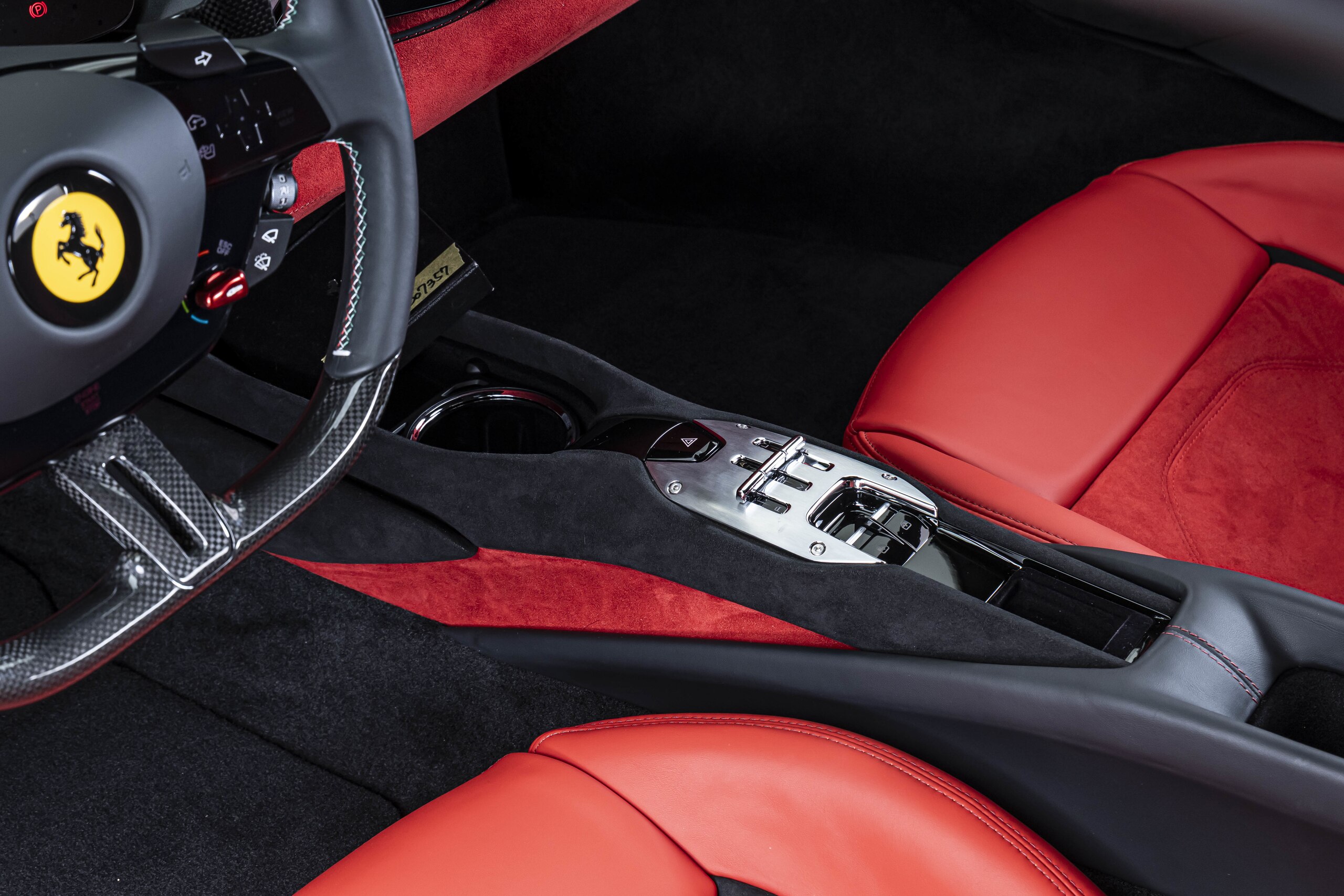 2024 Ferrari 296GTB - フェラーリ 296GTB F1 DCT Rosso Imola 3年残価75パーセント買取保証プログラム カーボンファイバーステアリングホイールLED 付き カーボンファイバーフロントスポイラー カーボンファイバーエンジンルーム サスペンションリフト