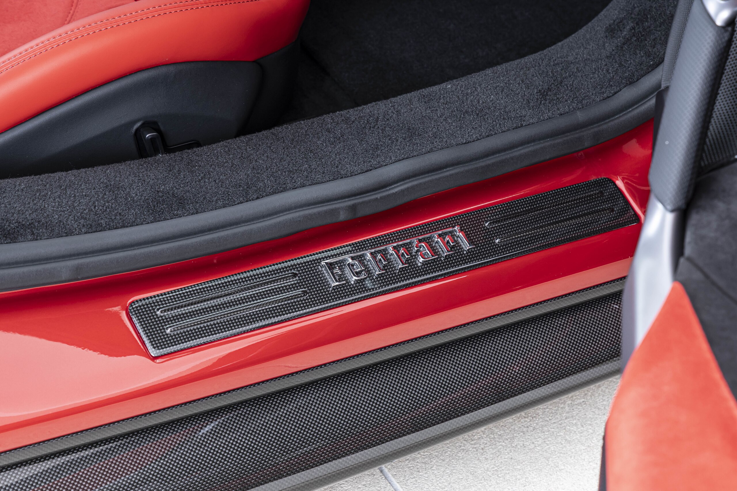 2024 Ferrari 296GTB - フェラーリ 296GTB F1 DCT Rosso Imola 3年残価75パーセント買取保証プログラム カーボンファイバーステアリングホイールLED 付き カーボンファイバーフロントスポイラー カーボンファイバーエンジンルーム サスペンションリフト
