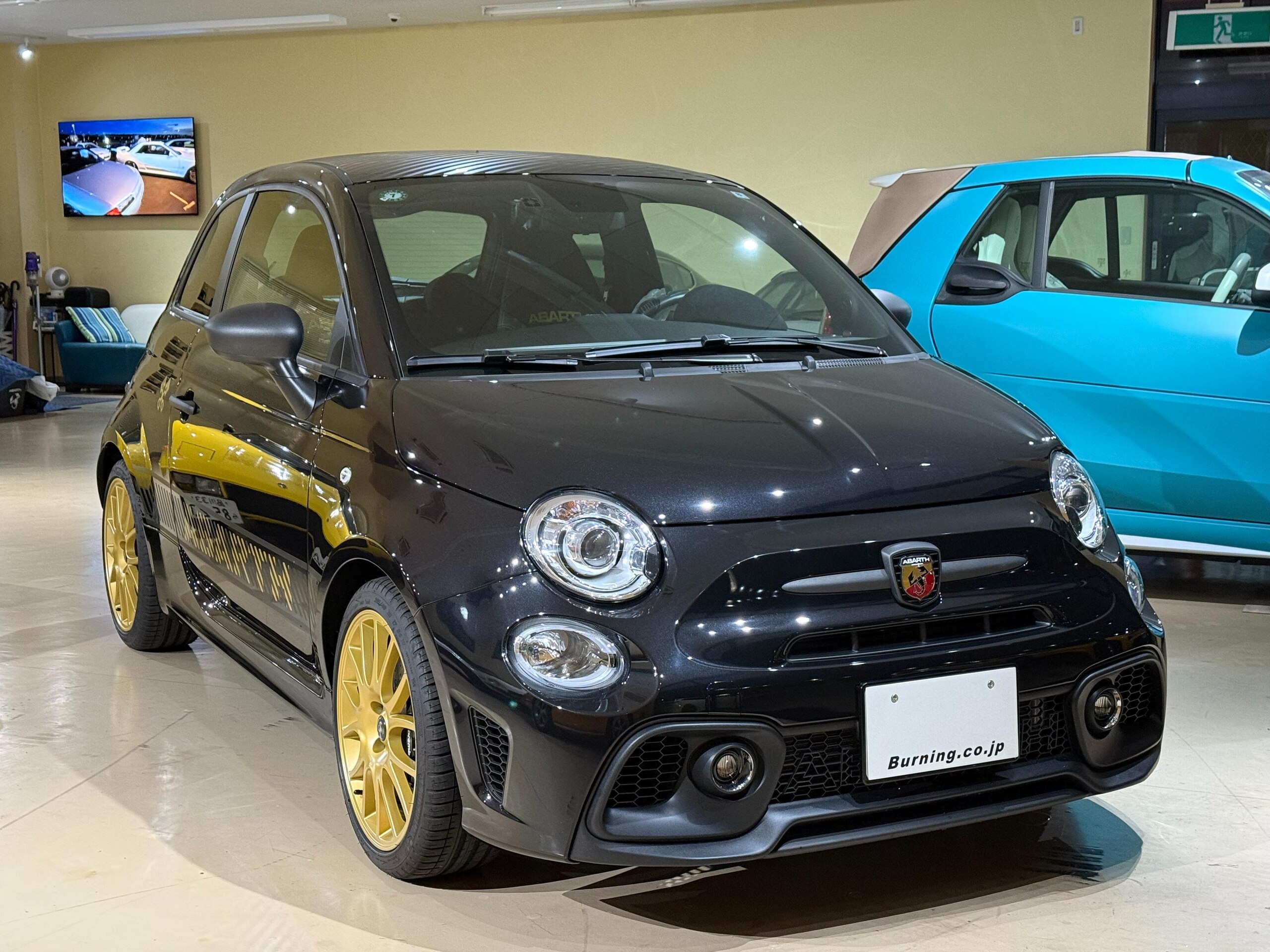 2024 Abarth 695 75th Anniversario - 2024 أبارث 695 75th Anniversario