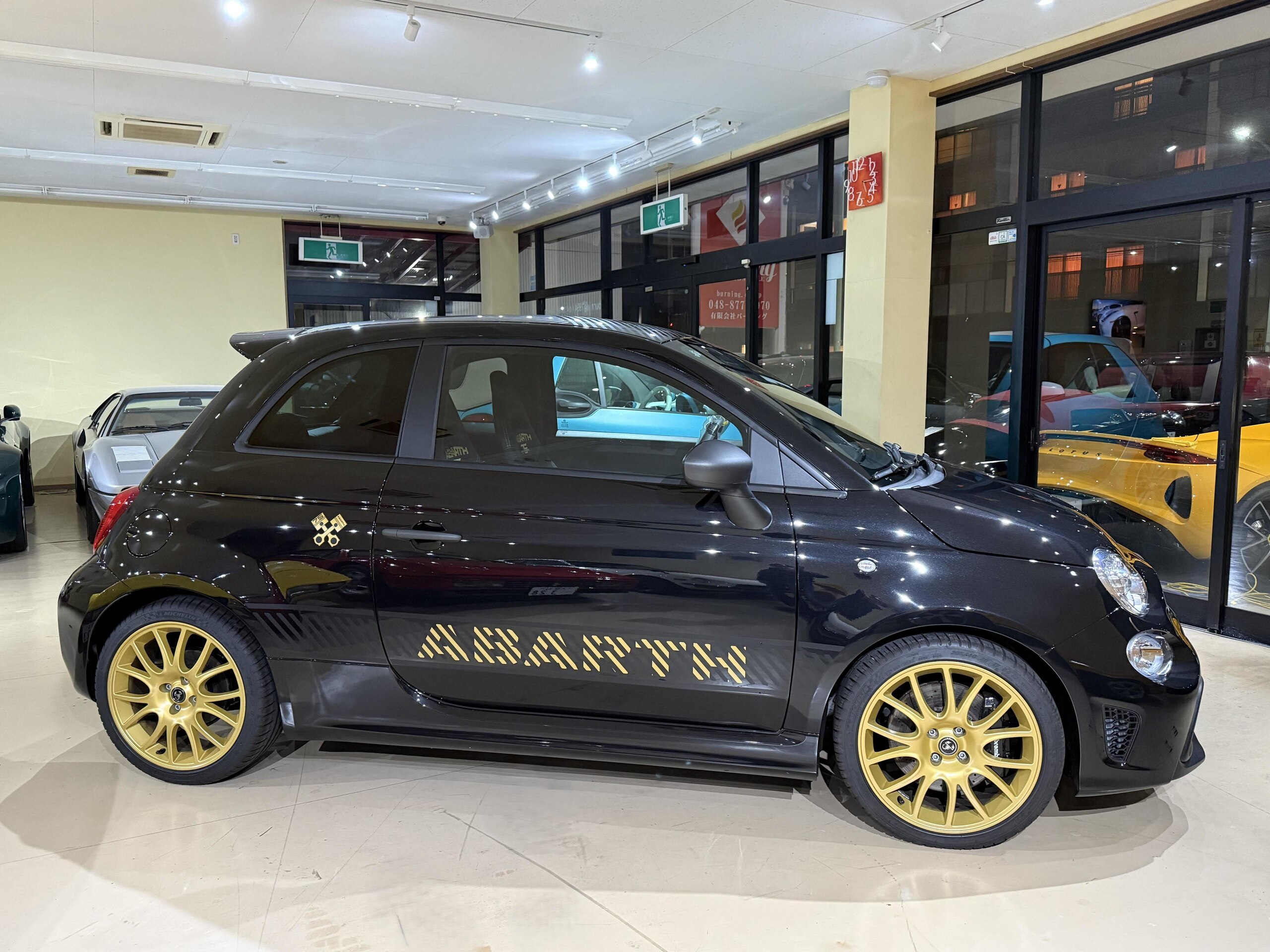 2024 Abarth 695 75th Anniversario - 2024 أبارث 695 75th Anniversario