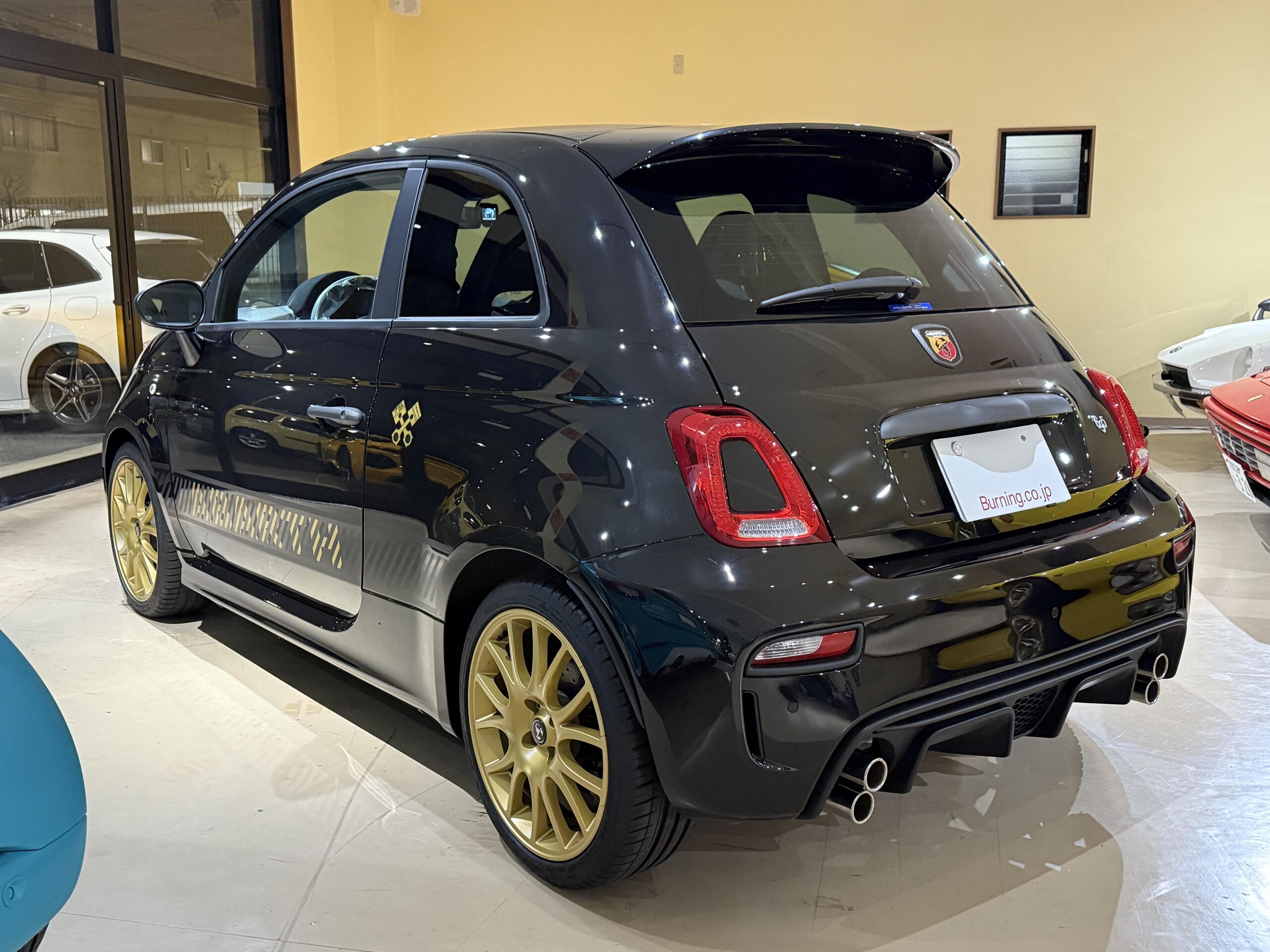2024 Abarth 695 75th Anniversario - 2024 أبارث 695 75th Anniversario