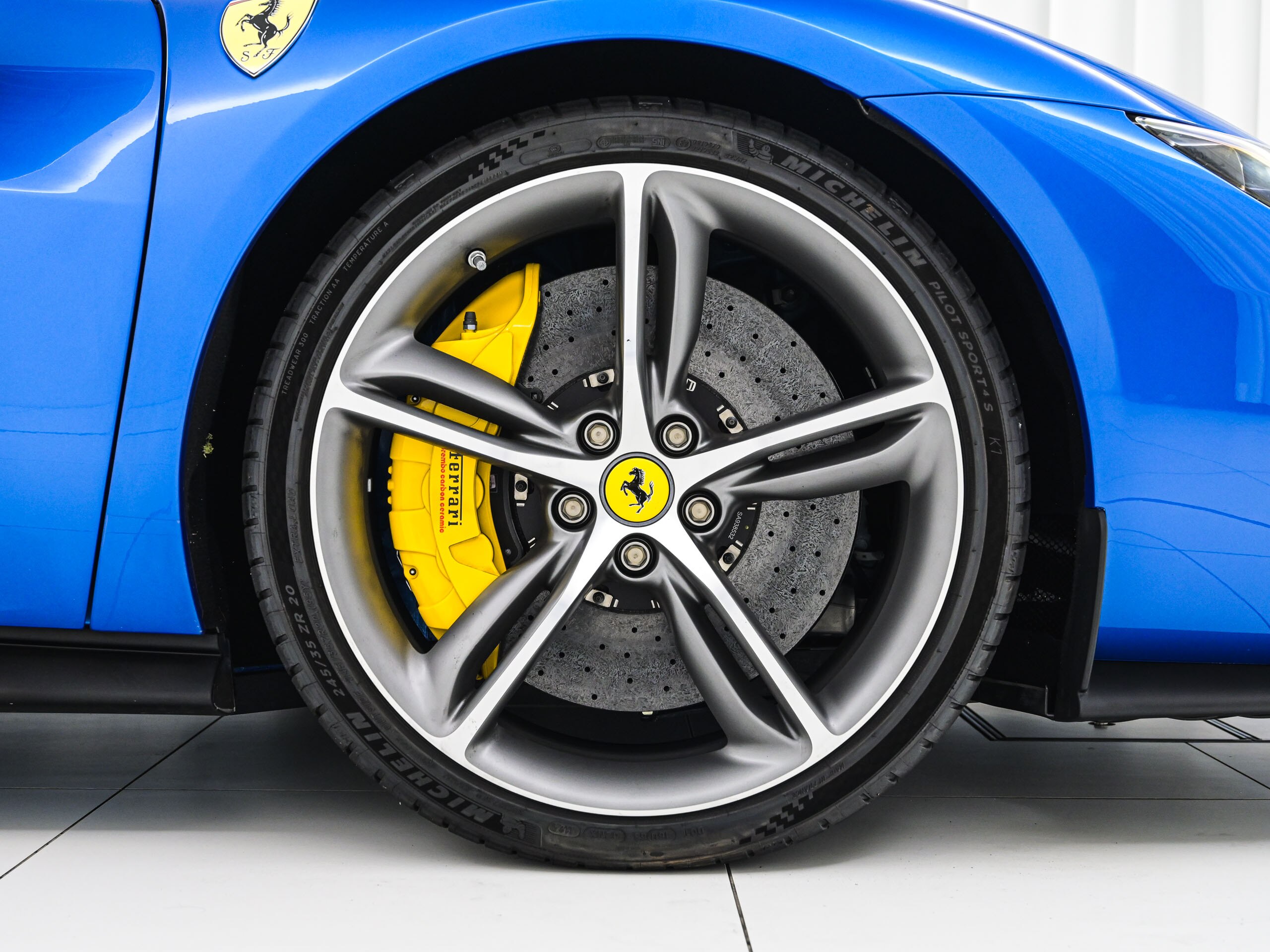 2024 Ferrari 296GTB - フェラーリ 296GTB F1 DCT アップルカープレイ JBL音響 全周囲カメラ デイトナスタイルシート LED付ステアリング リフター ワイヤレスチャージャー