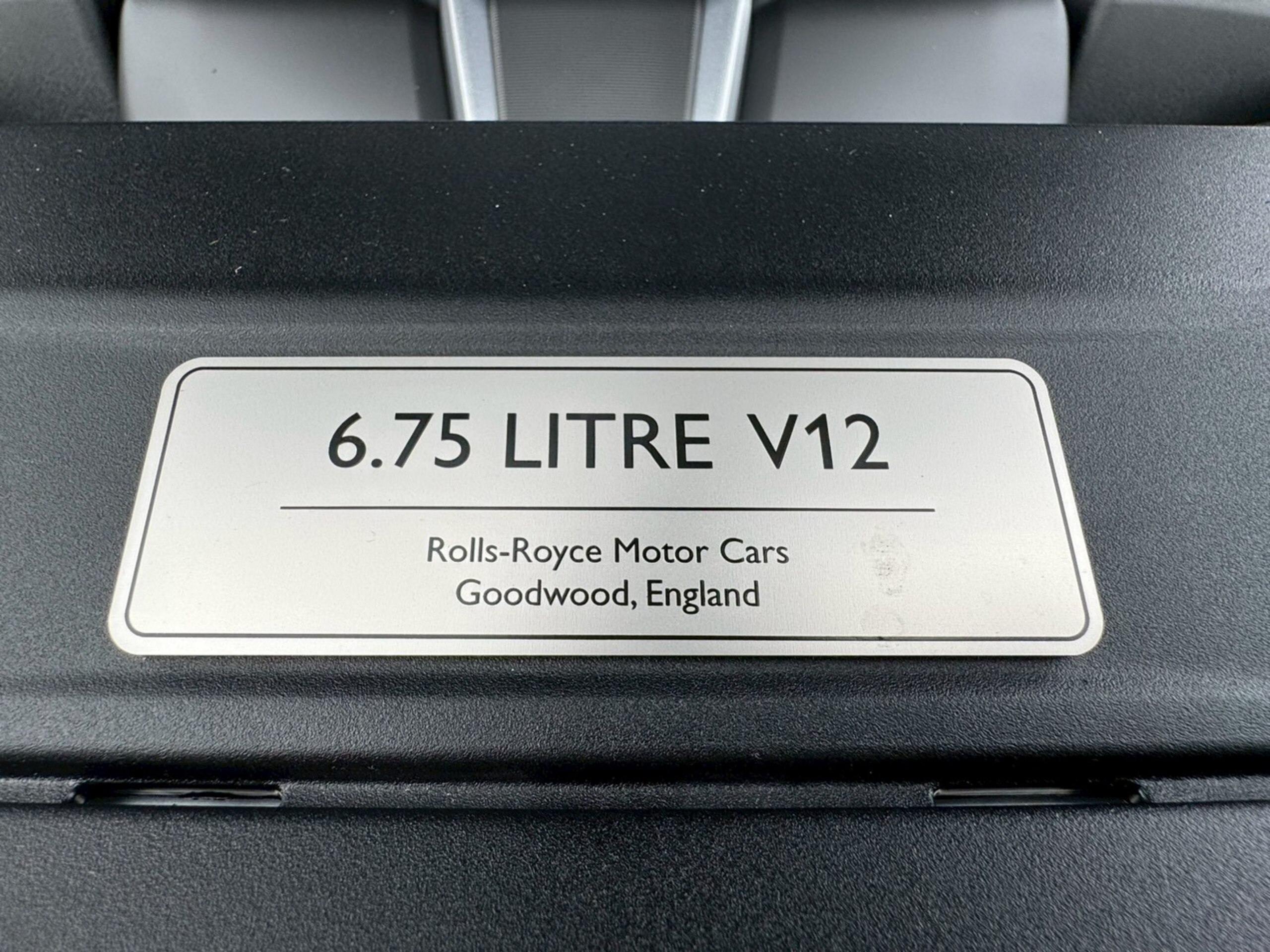 2024 Rolls-Royce Black Badge Ghost - ロールスロイス ブラックバッジゴースト 6.75 4WD ワンオーナー 新車保証継承 シューティングスターヘッドライナー ビスポークインテリア リヤシアターコンフィグレーション アップリットSoE コントラストシートパイピング カラードパーフォレーション