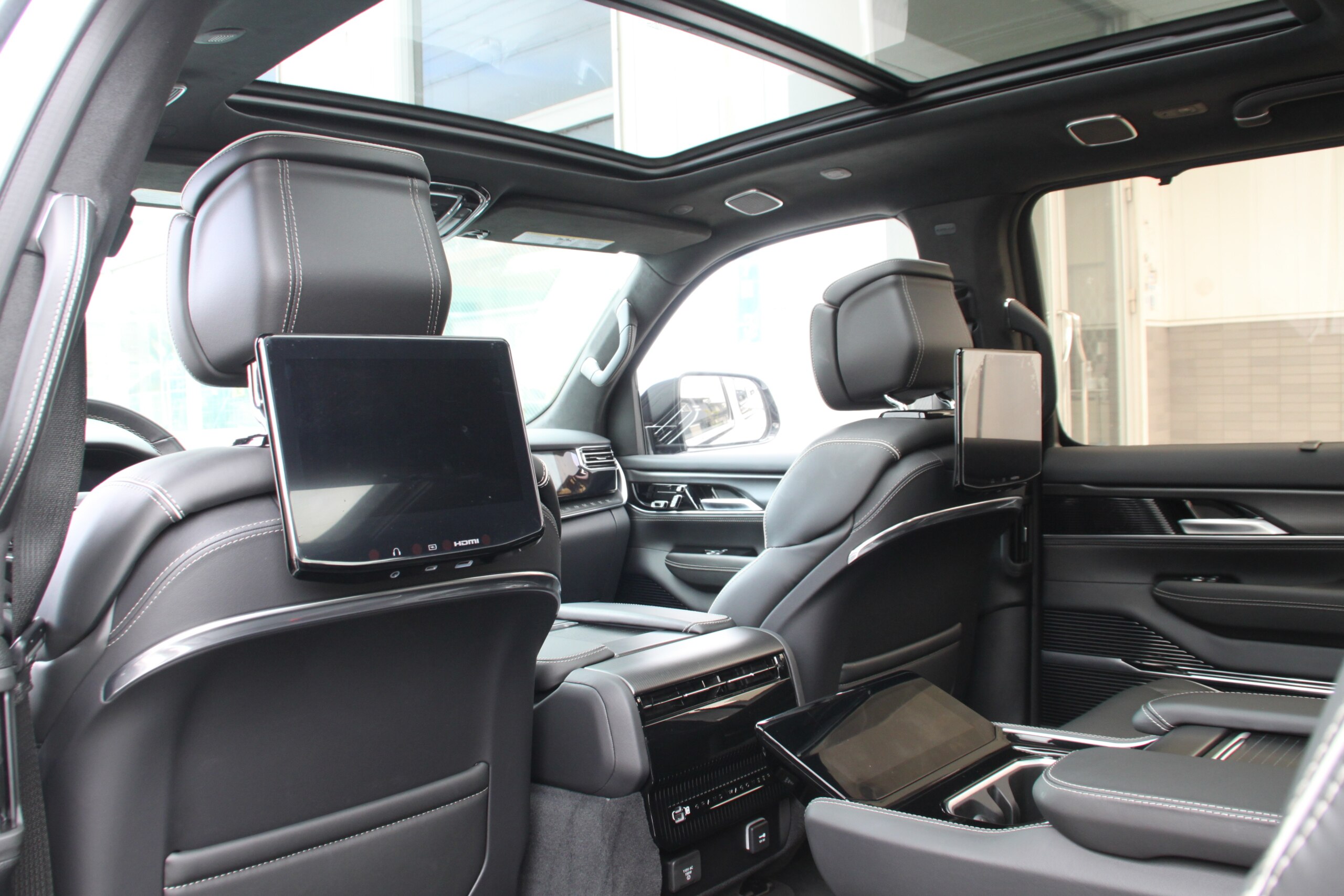 2024 Jeep Grand Wagoneer - 2024 جيب Grand Wagoneer