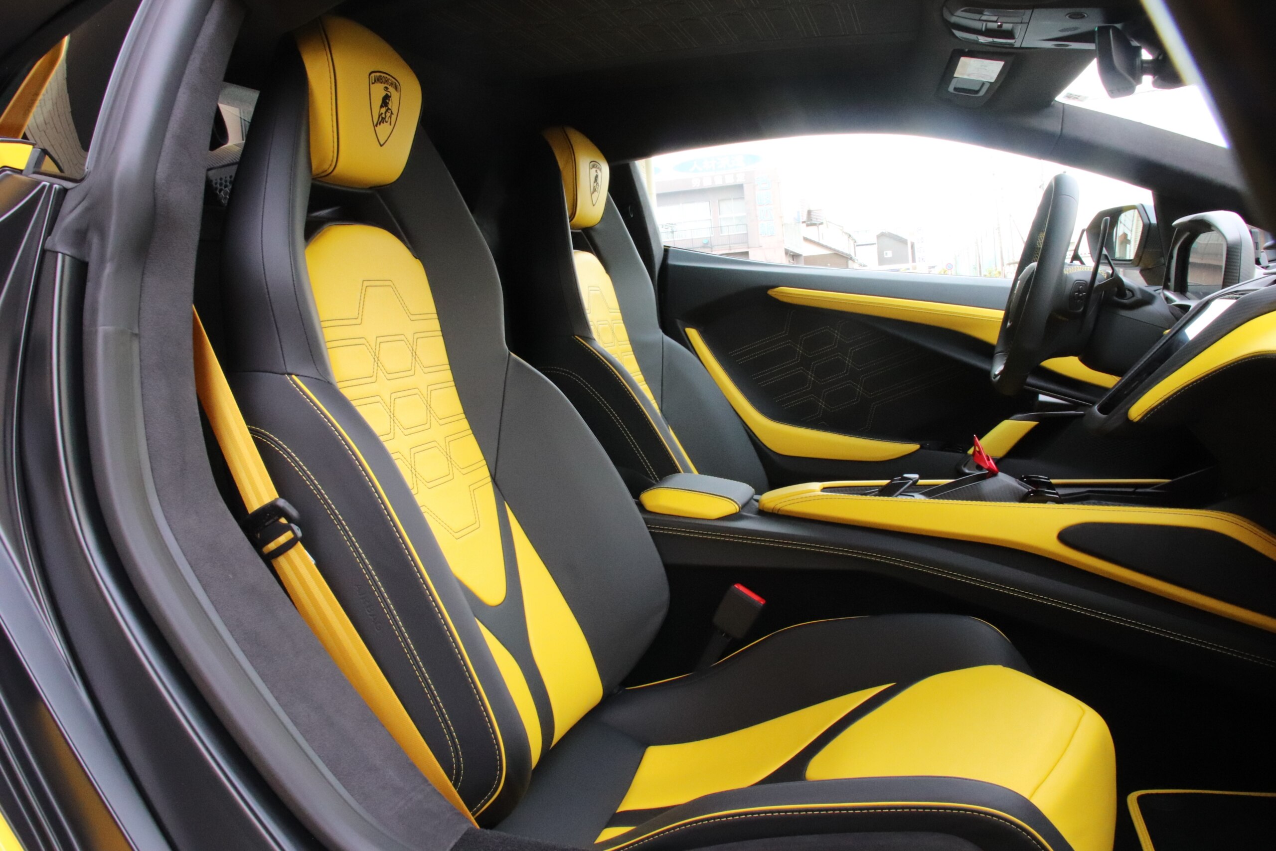 2024 Lamborghini Revuelto - ランボルギーニ レヴエルト 6.5 4WD OP659 正規D車 左H カーボンラッピング 鍛造21.22AW イエローキャリパー Q-citura タッチパッセンジャ―ディスプレイ サラウンドアシスタントスパック カラーシートベルト Fリフティング
