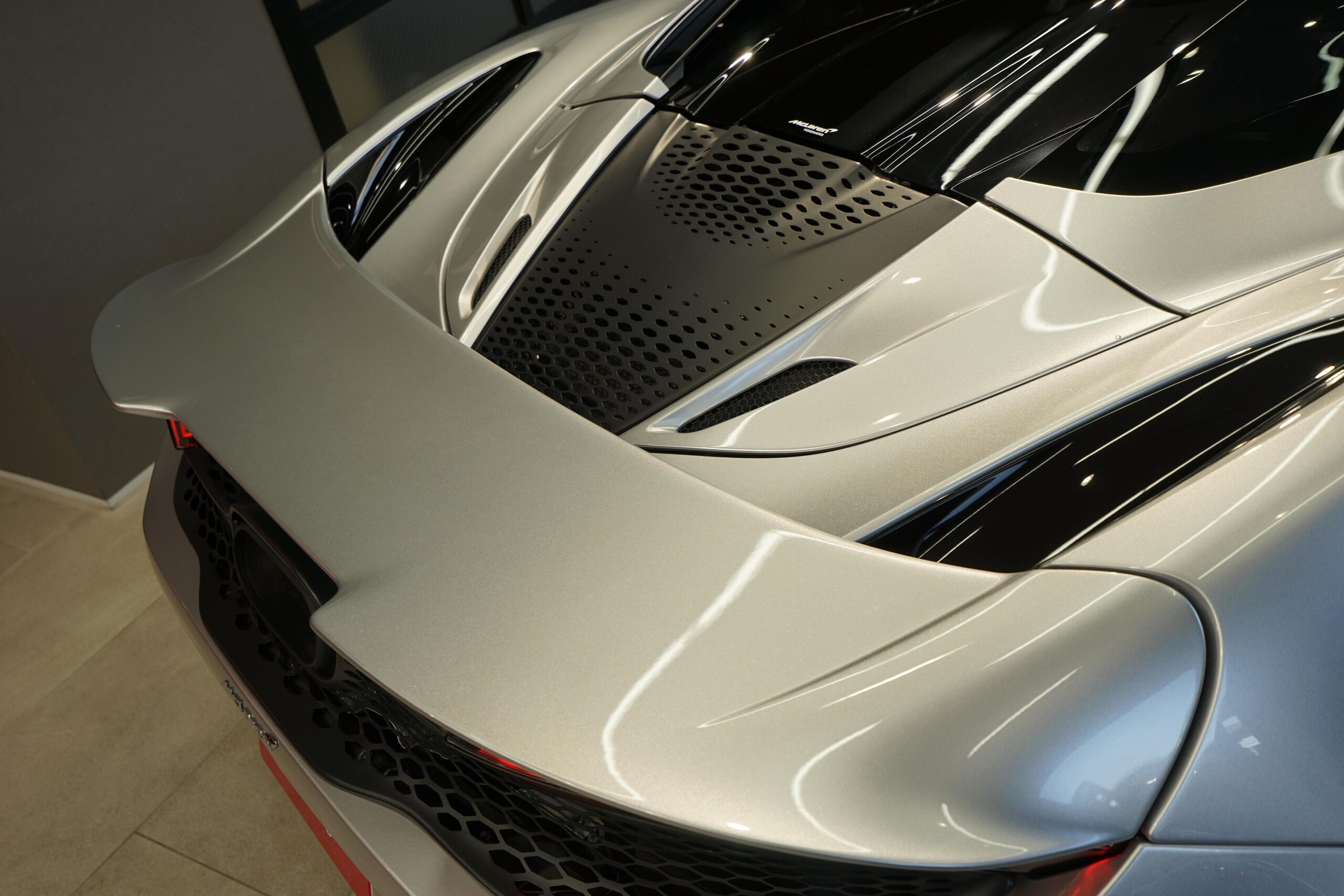 2024 McLaren 750SSpider - マクラーレン 750Sスパイダー 4.0 D車 左ハンドル OP664 パフォ-マンス ブラックパック B&Wスピーカー メモリー付きパワーシート フロントフェンダー&ルーバーボディカラーペイント 新車保証継承