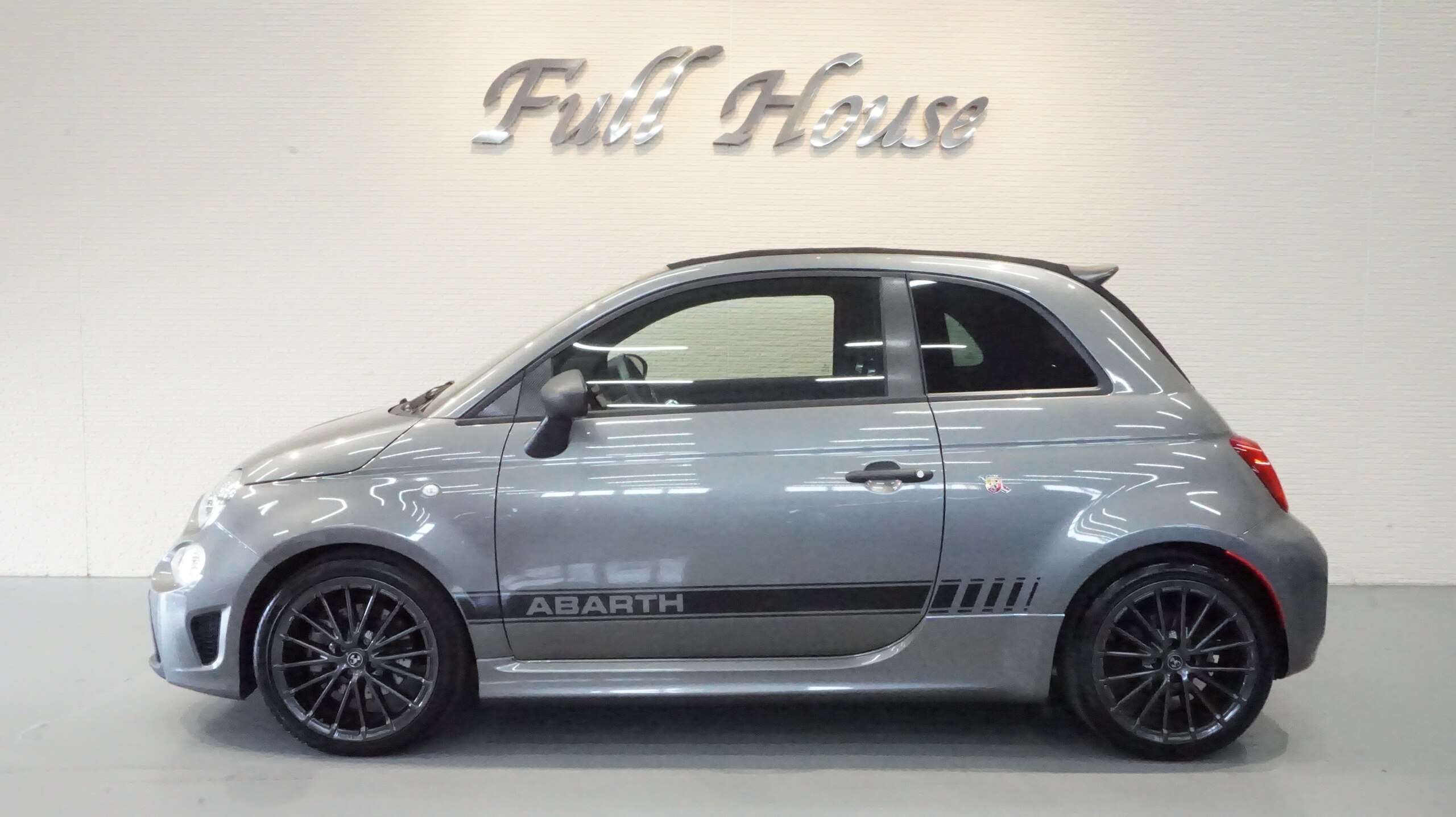 2024 Abarth 595C - 2024 أبارث 595C