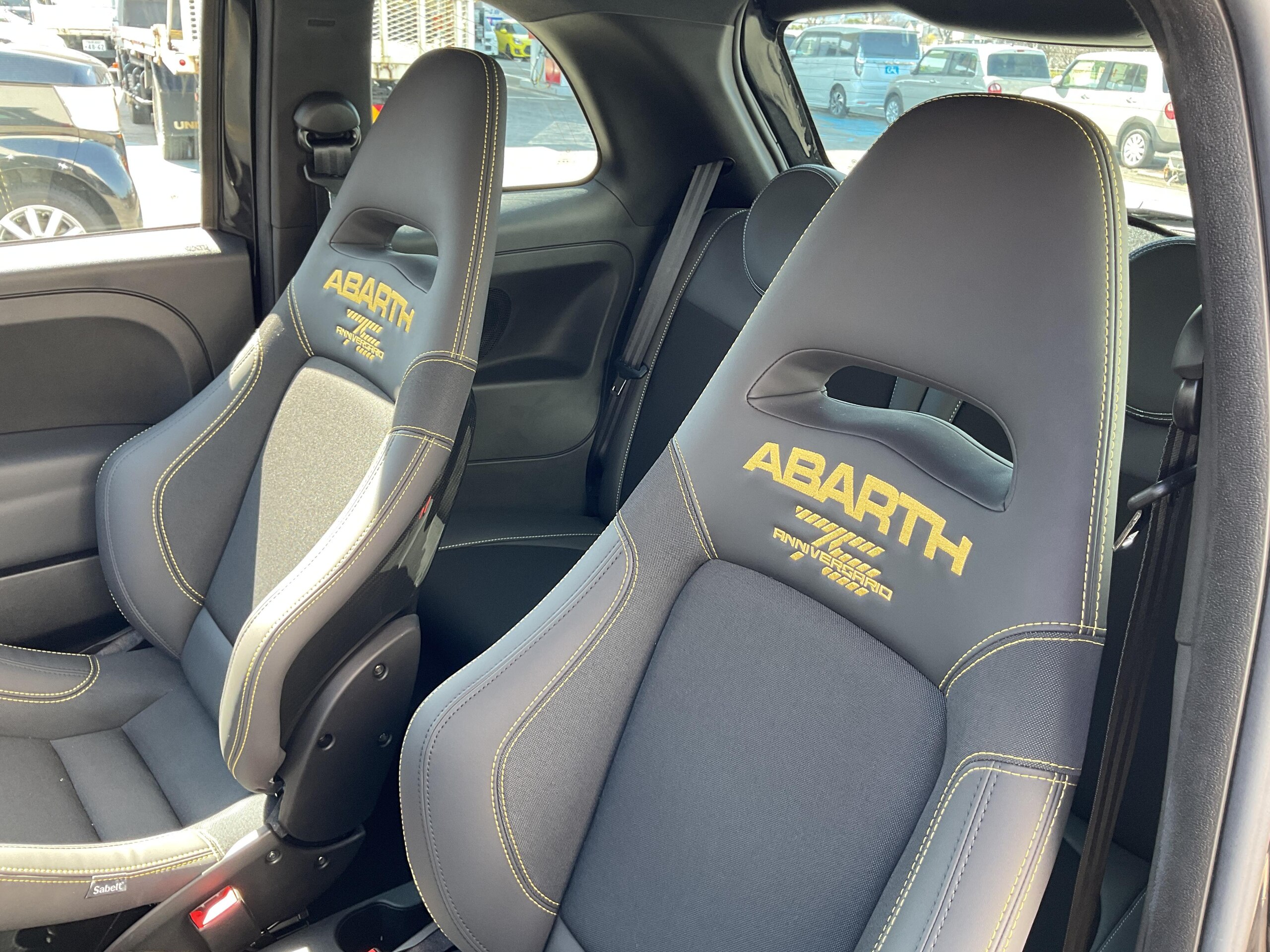2024 Abarth 695 75th Anniversario - アバルト 695セッタンタチンクエ アニヴェルサーリオ 1.4 アバルト75周年記念100台限定モデル 左ハンドル 5速マニュアル 専用スポーツシート ディスプレイオーディオ 純正アルミホイール 障害物センサー キーレス