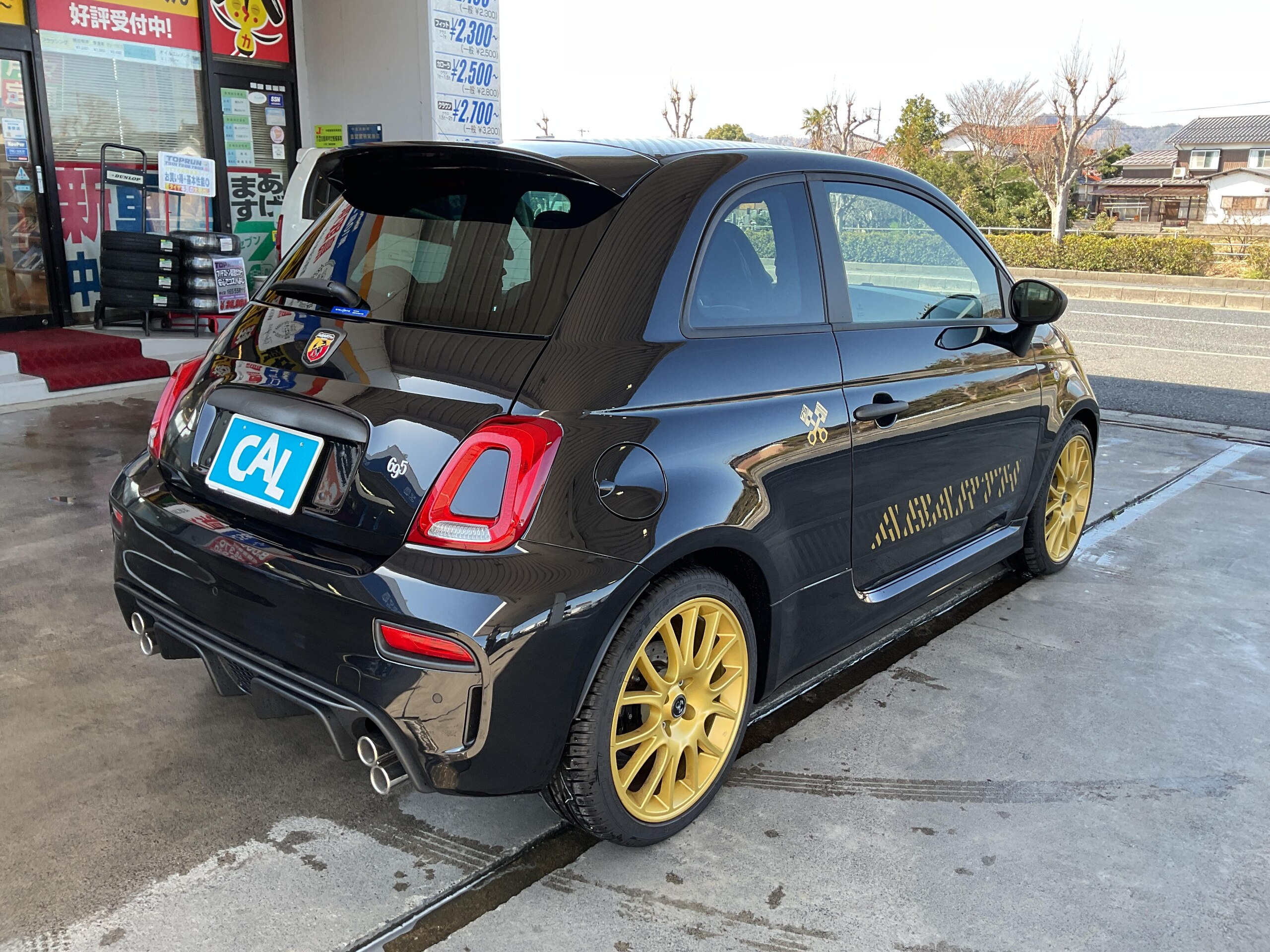 2024 Abarth 695 75th Anniversario - アバルト 695セッタンタチンクエ アニヴェルサーリオ 1.4 アバルト75周年記念100台限定モデル 左ハンドル 5速マニュアル 専用スポーツシート ディスプレイオーディオ 純正アルミホイール 障害物センサー キーレス